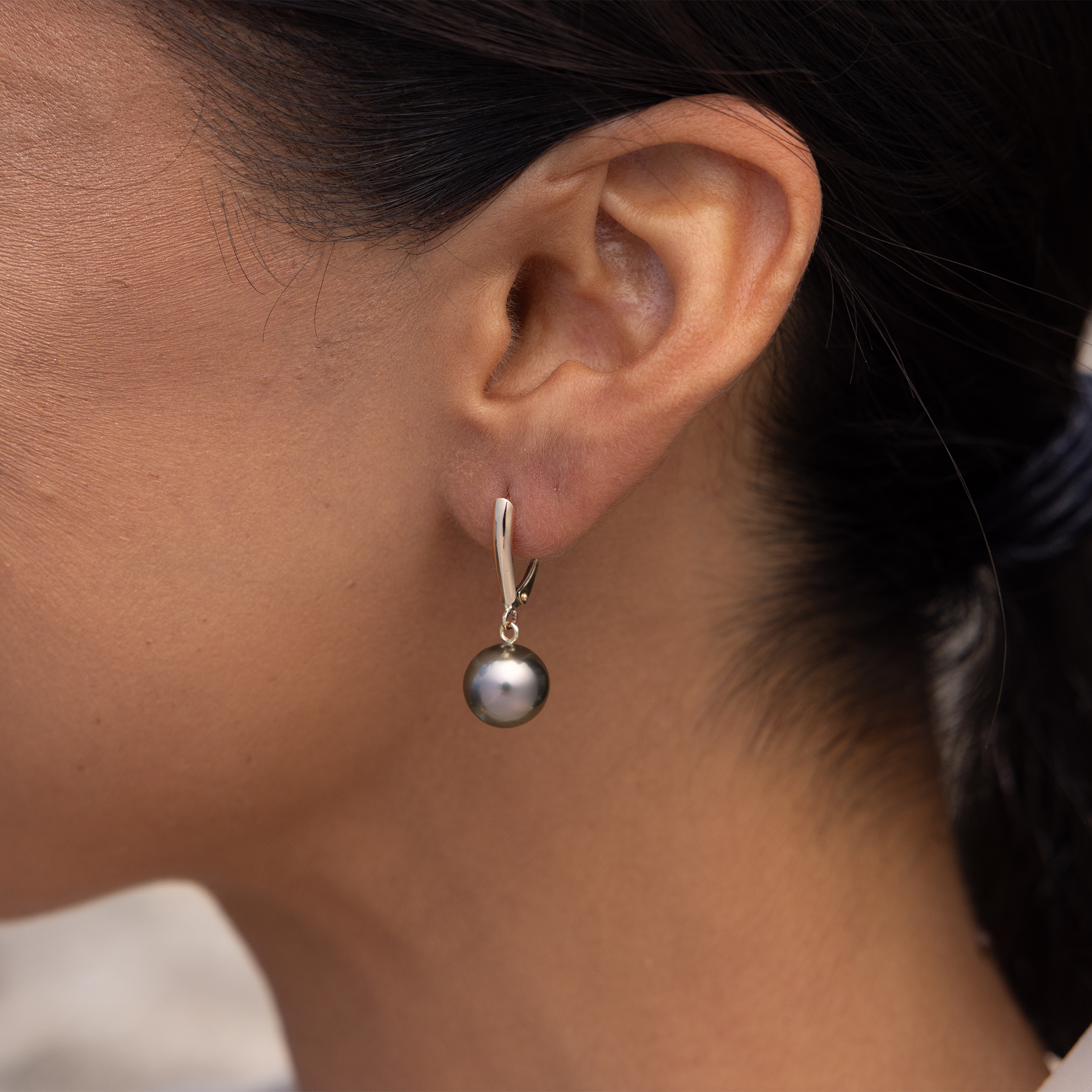 Tahitian Black Pearl Earrings in Gold - 9-10mm