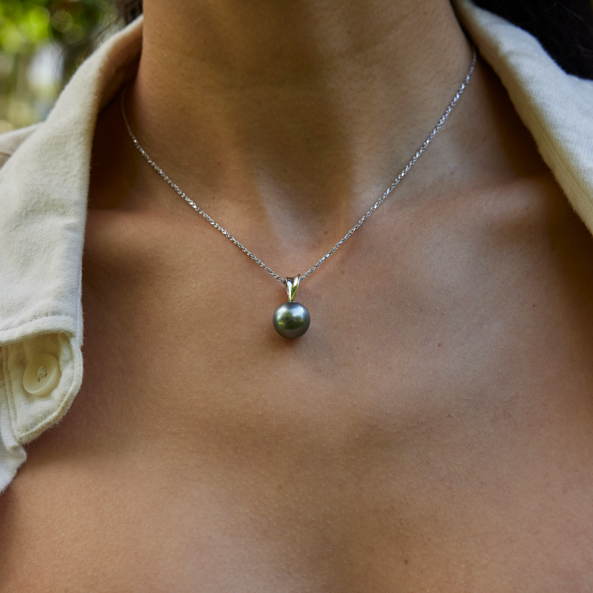 ホワイトゴールドのタヒチの黒いパレッツペンダント - 10-11mm