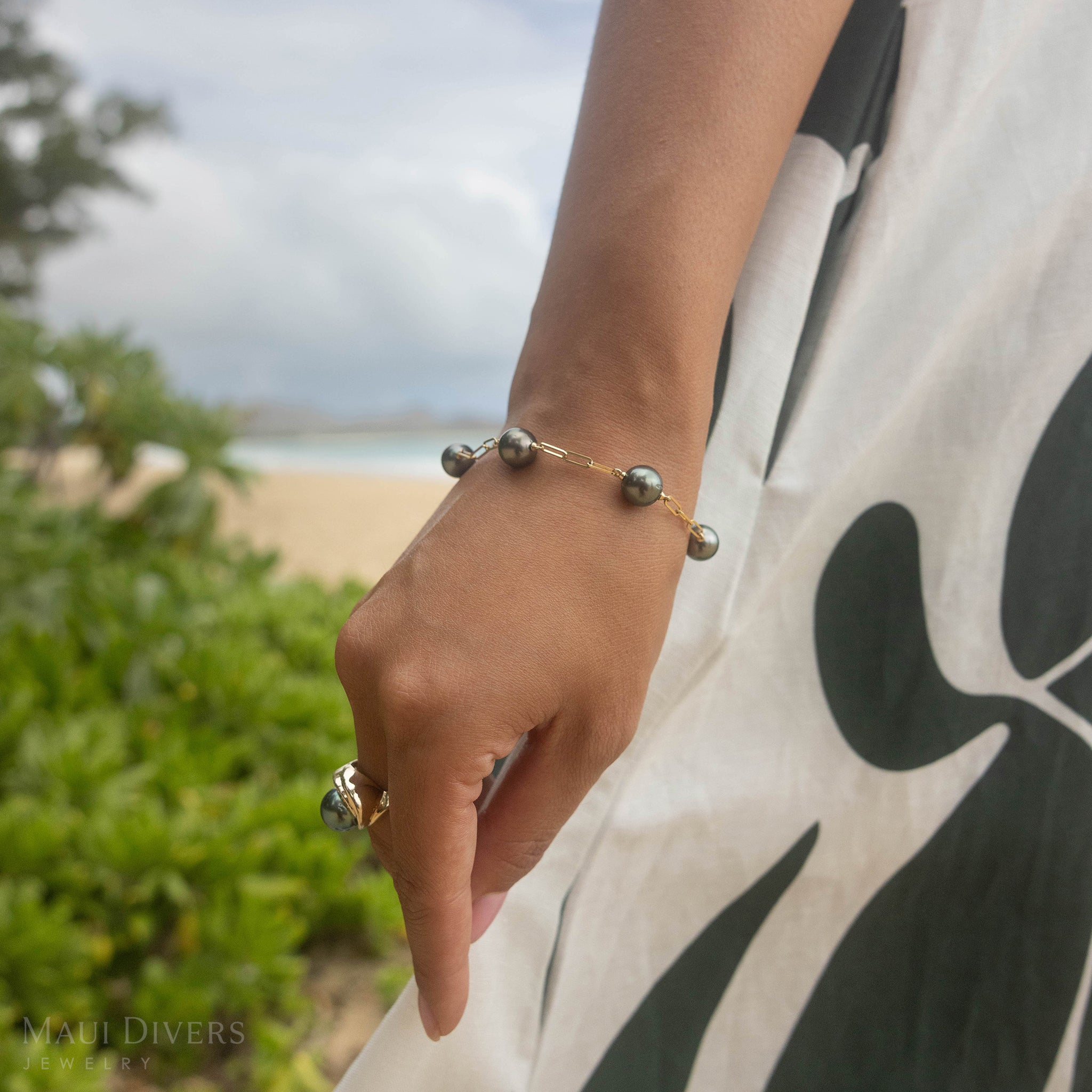 7.5-8" Paperclip Chain Tahitian Black Pearl Bracelet in Gold - 9-10mm