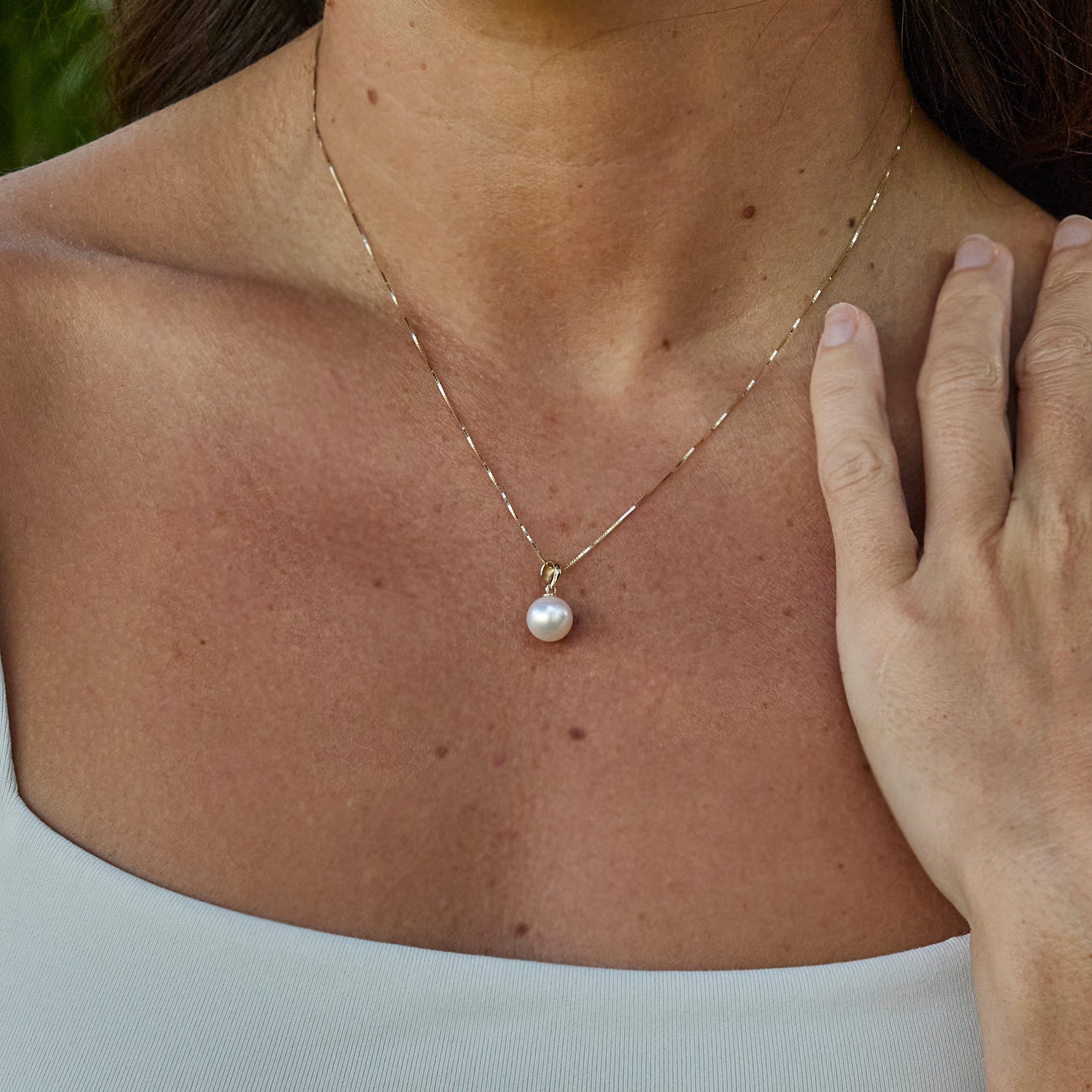 Akoya White Pearl Pendant in Gold