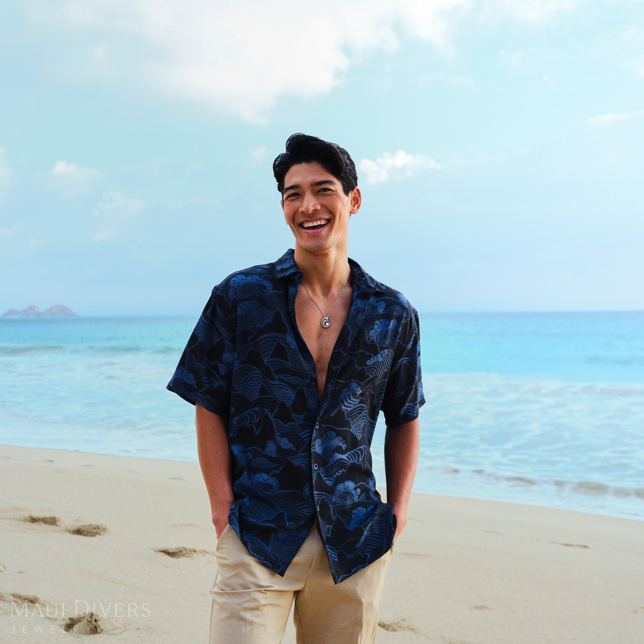 Nalu Akoya White Pearl Pendant in White Gold with Diamonds - 24mm