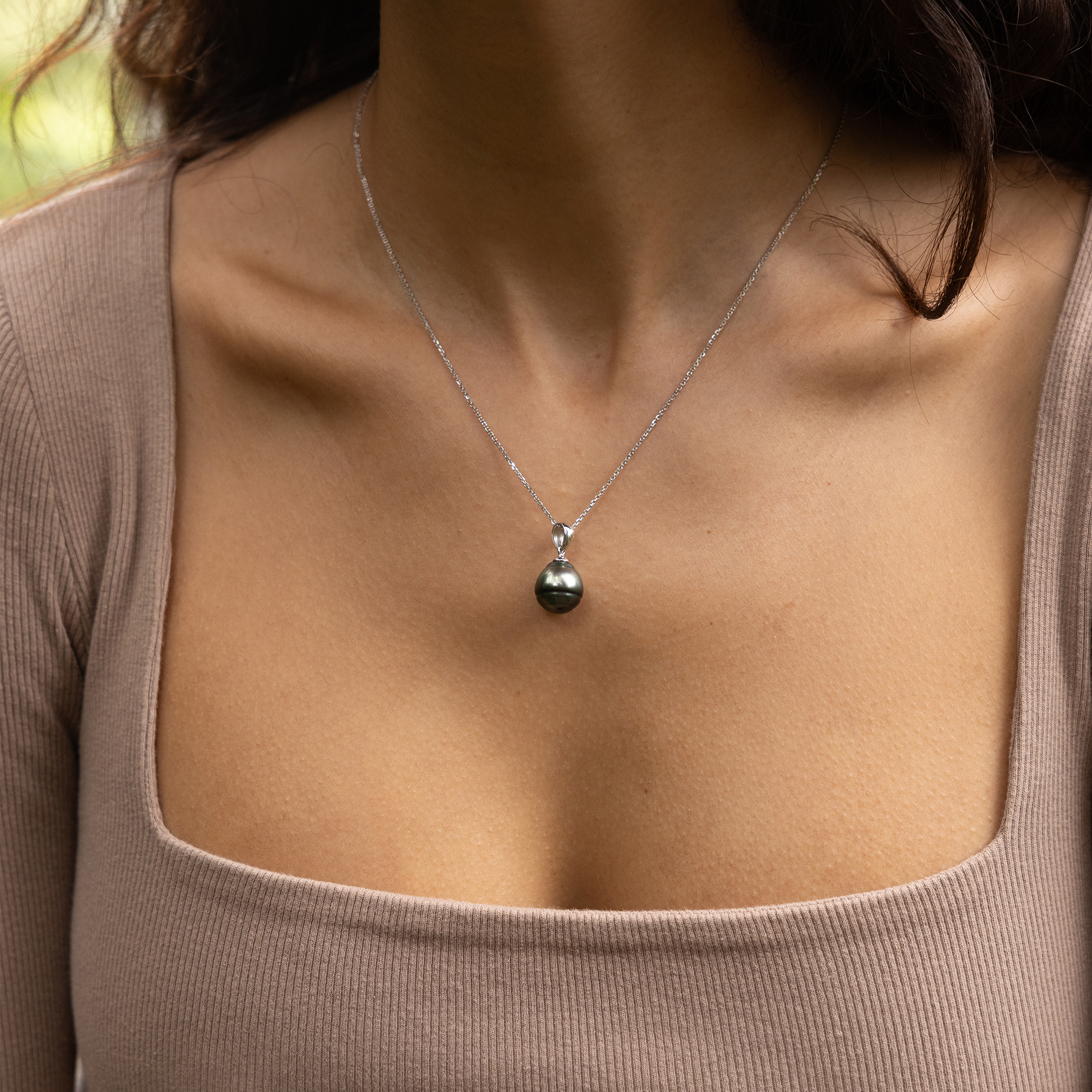 ホワイトゴールド - 8-12mmのタヒチアンブラックパールペンダント