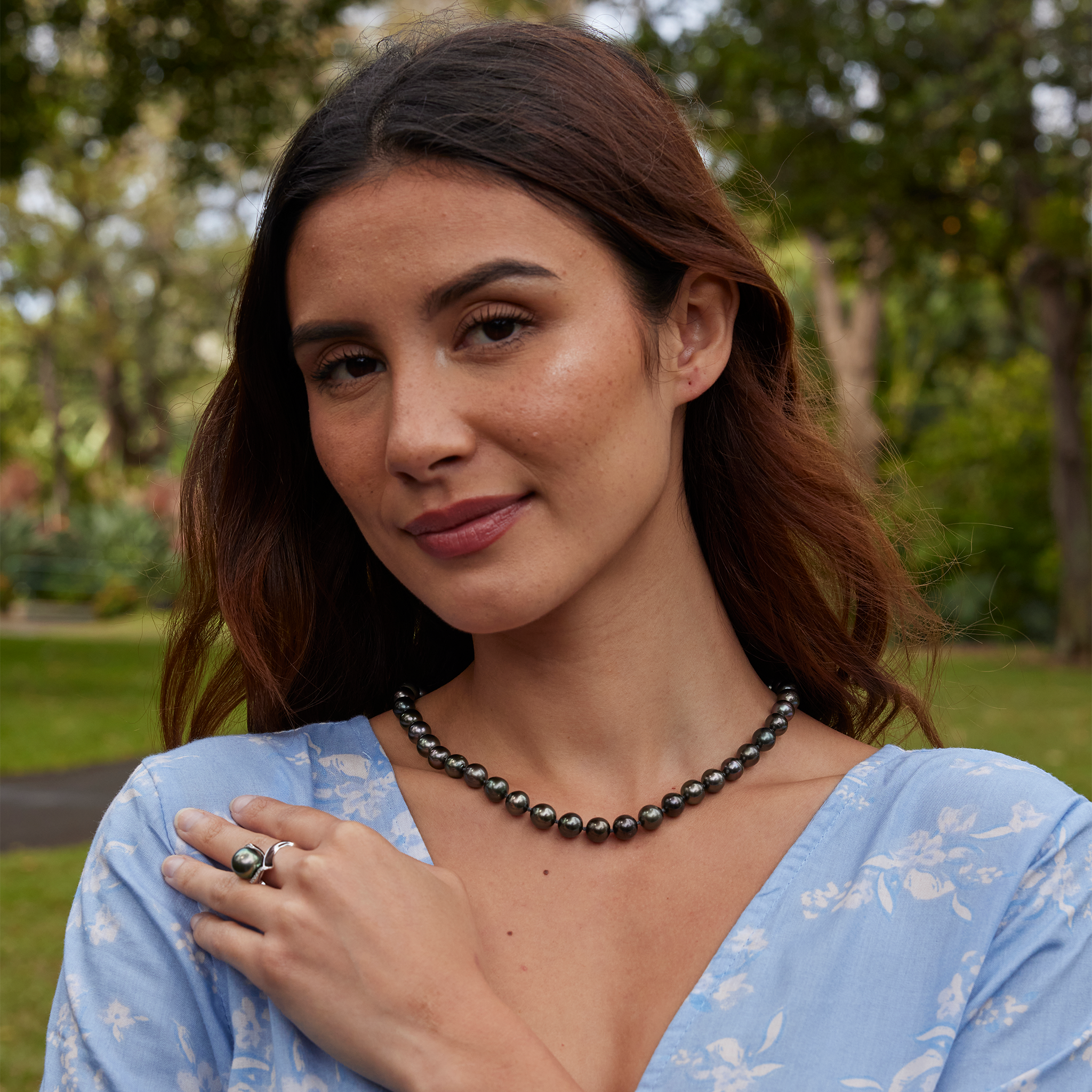 18-19" Tahitian Black Pearl Strand with Gold Clasp - 8-10mm