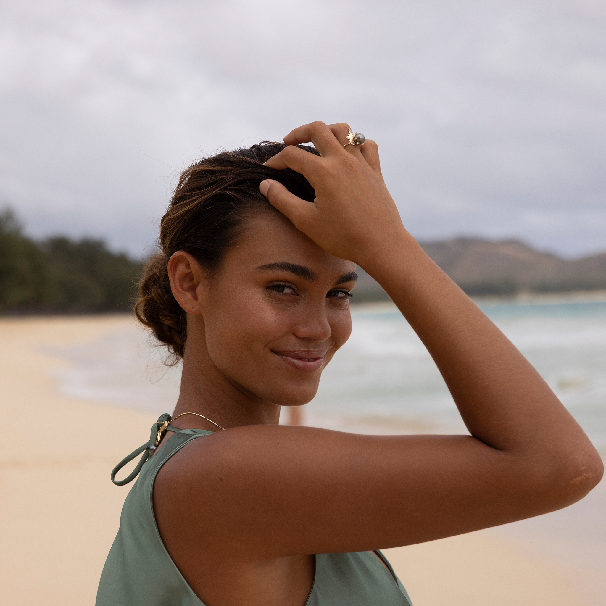 E Hoʻāla Tahitian Black Pearl Ring in Gold with Diamonds - 21mm