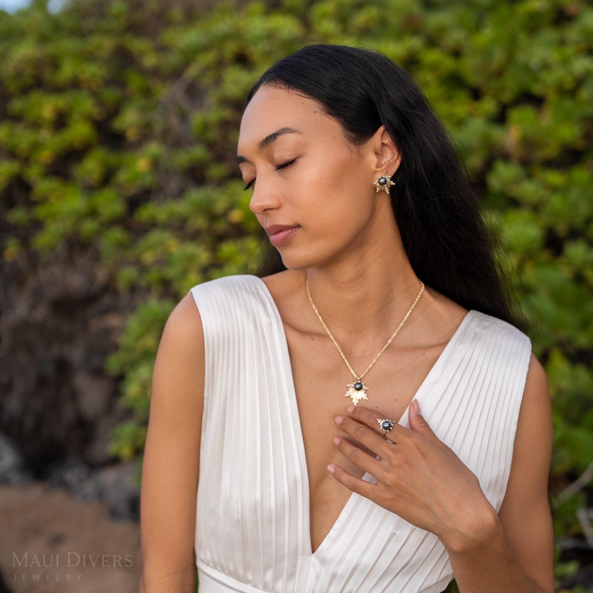 E Hoʻāla Tahitian Black Pearl Ring in Gold with Diamonds - 21mm