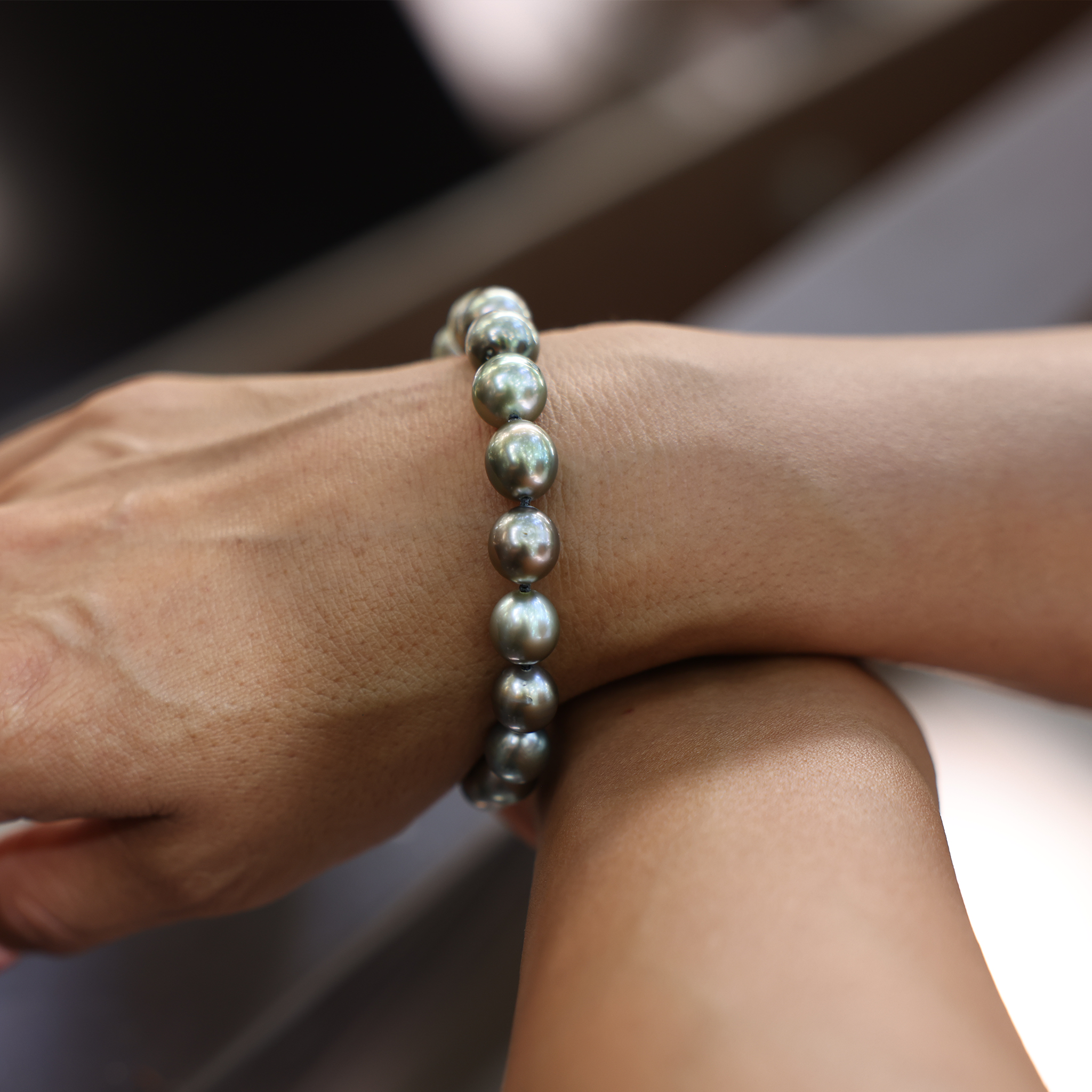 Hand with 7.5-9" Adjustable 8-10mm Tahitian Black Pearl Bracelet in Gold