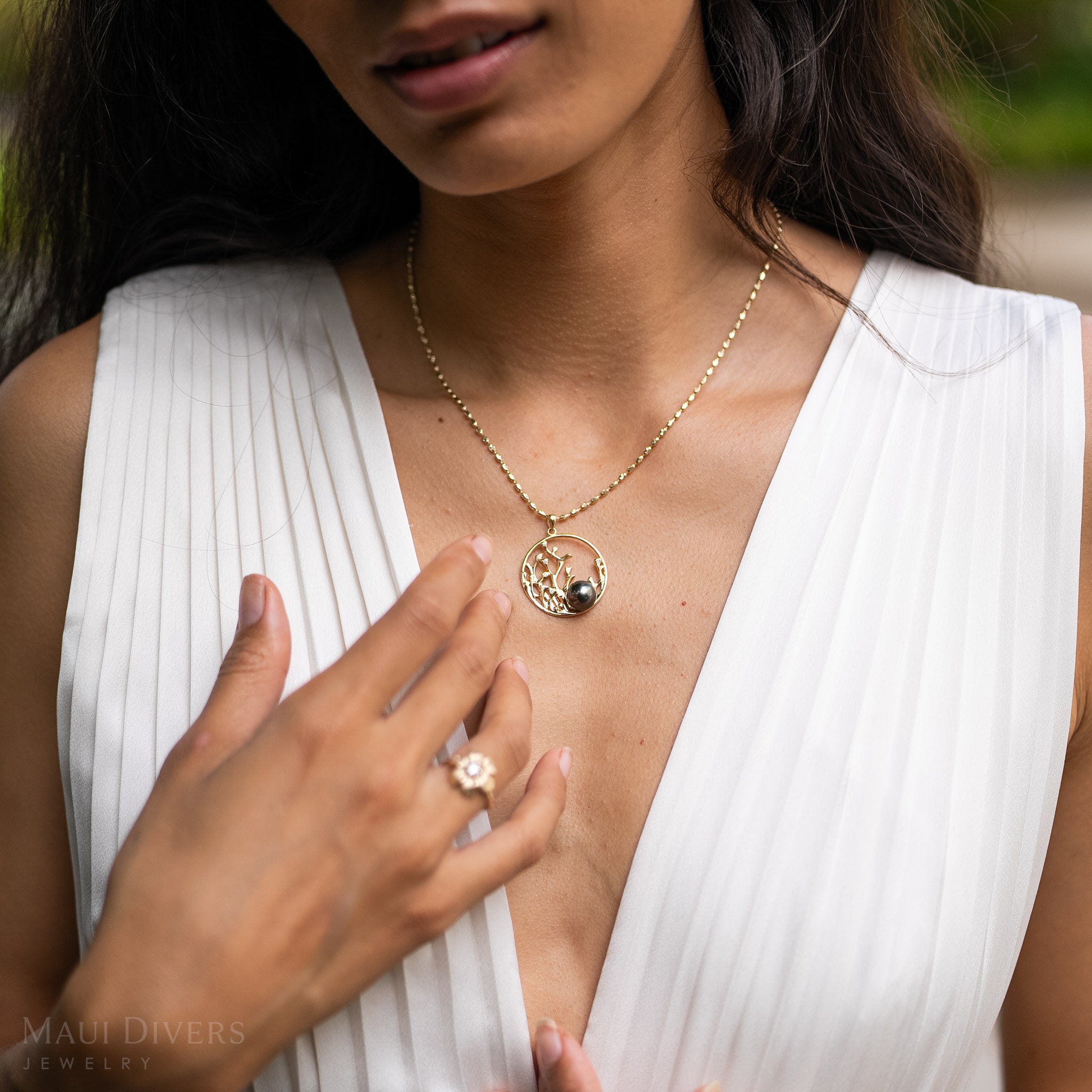 Reefs Tahitian Black Pearl Pendant in Gold with Diamonds - 30mm