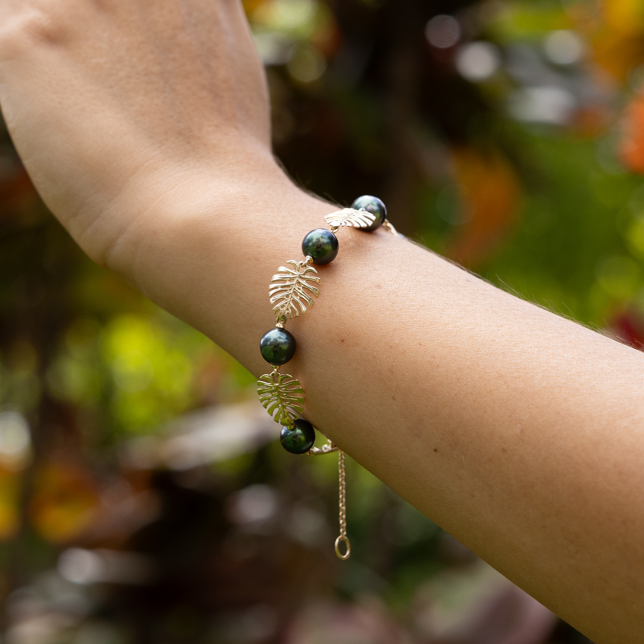 7.5-8.5 "調整可能なモンステラタヒチアンブラックパールブレスレットの金-8-9mm