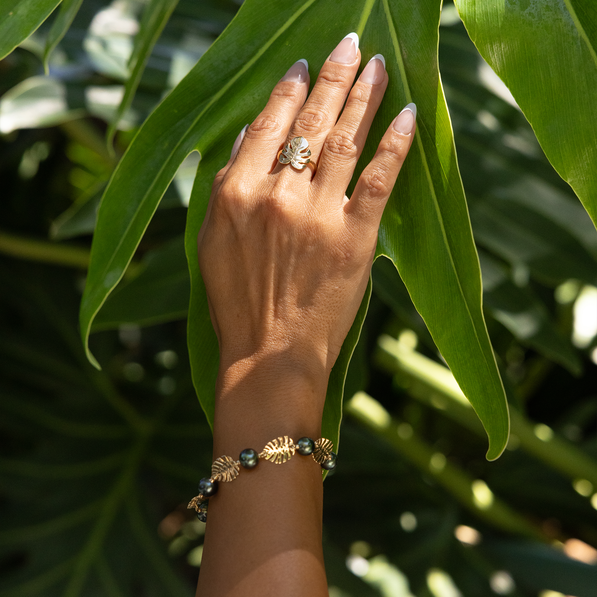 7.5-8.5 "調整可能なモンステラタヒチアンブラックパールブレスレットの金-8-9mm