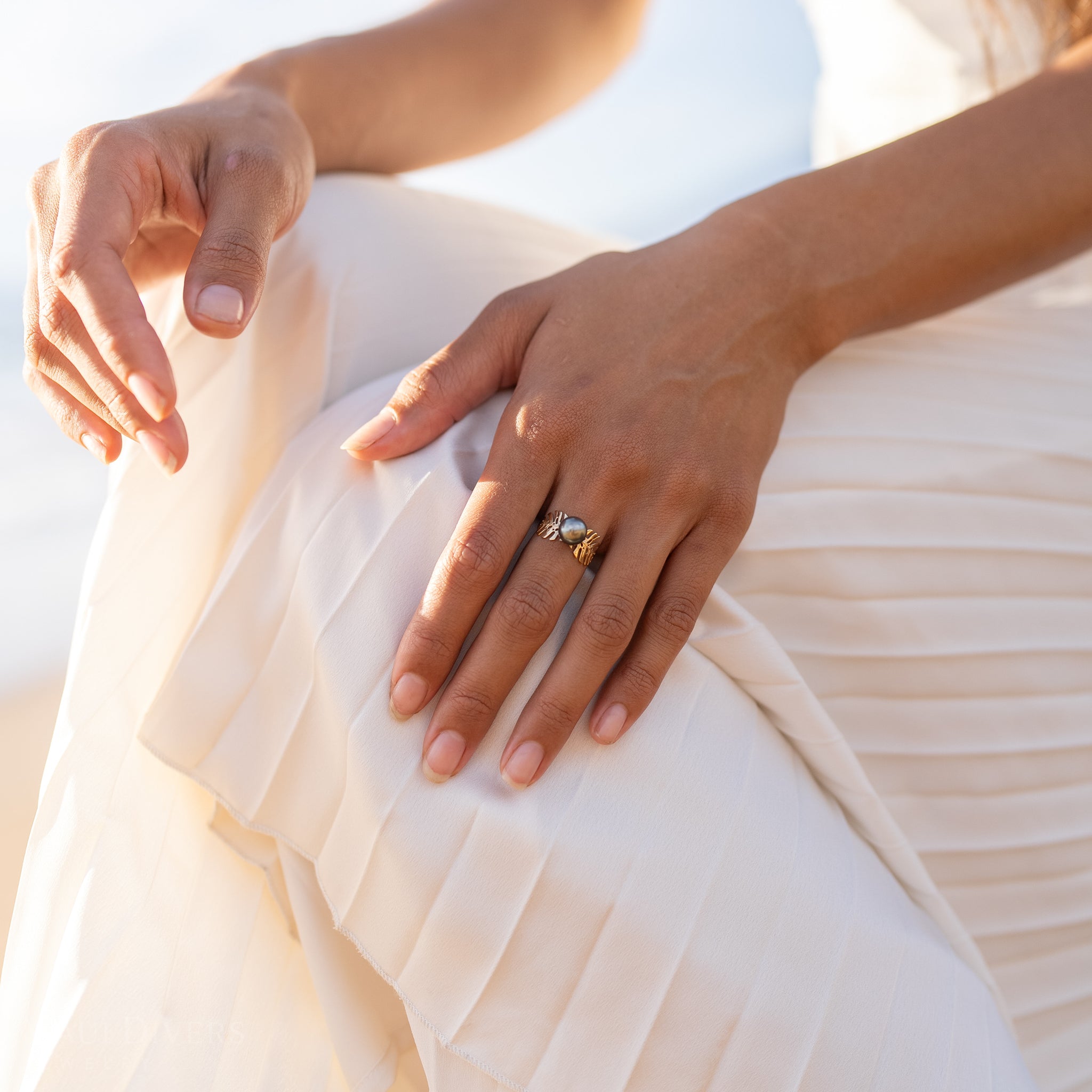 金色のモンステラタヒチアンブラックパールリング-8-9mm