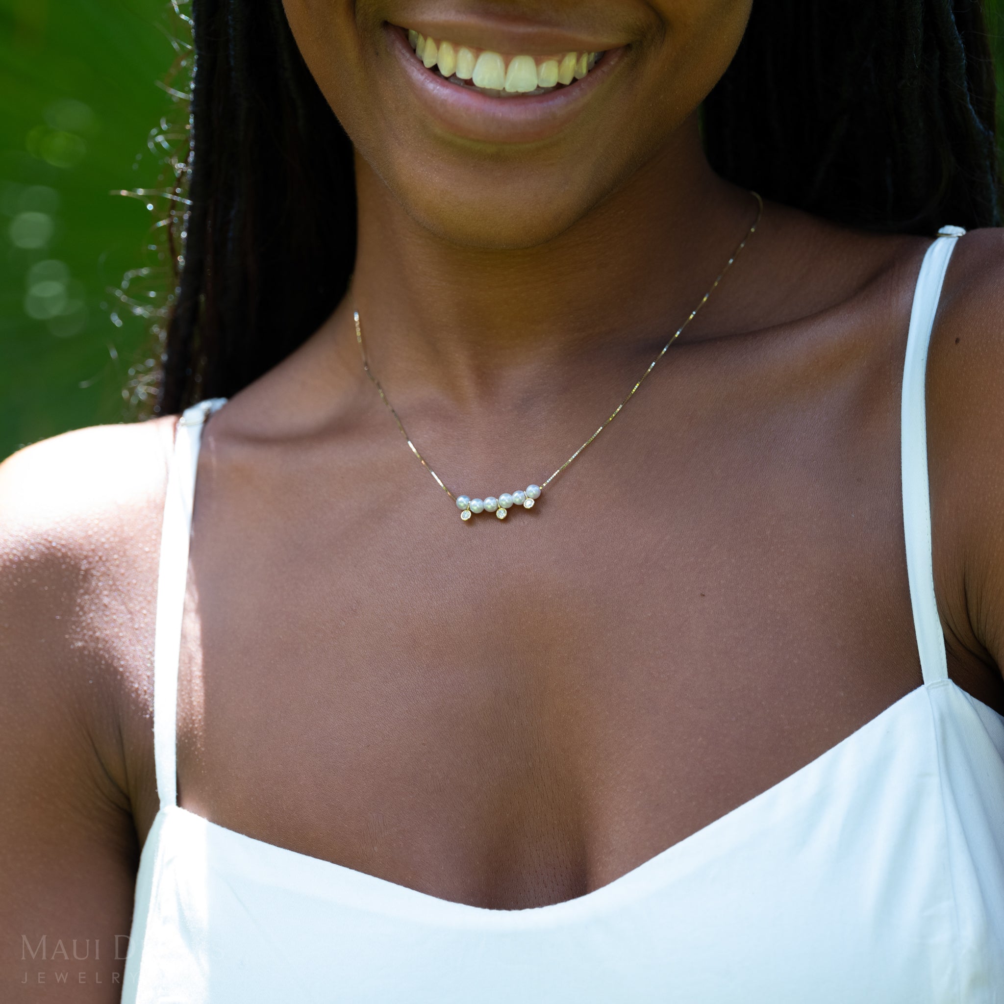 16-18" Adjustable Akoya White Pearl Necklace in Gold with Diamonds - 4.5-5mm