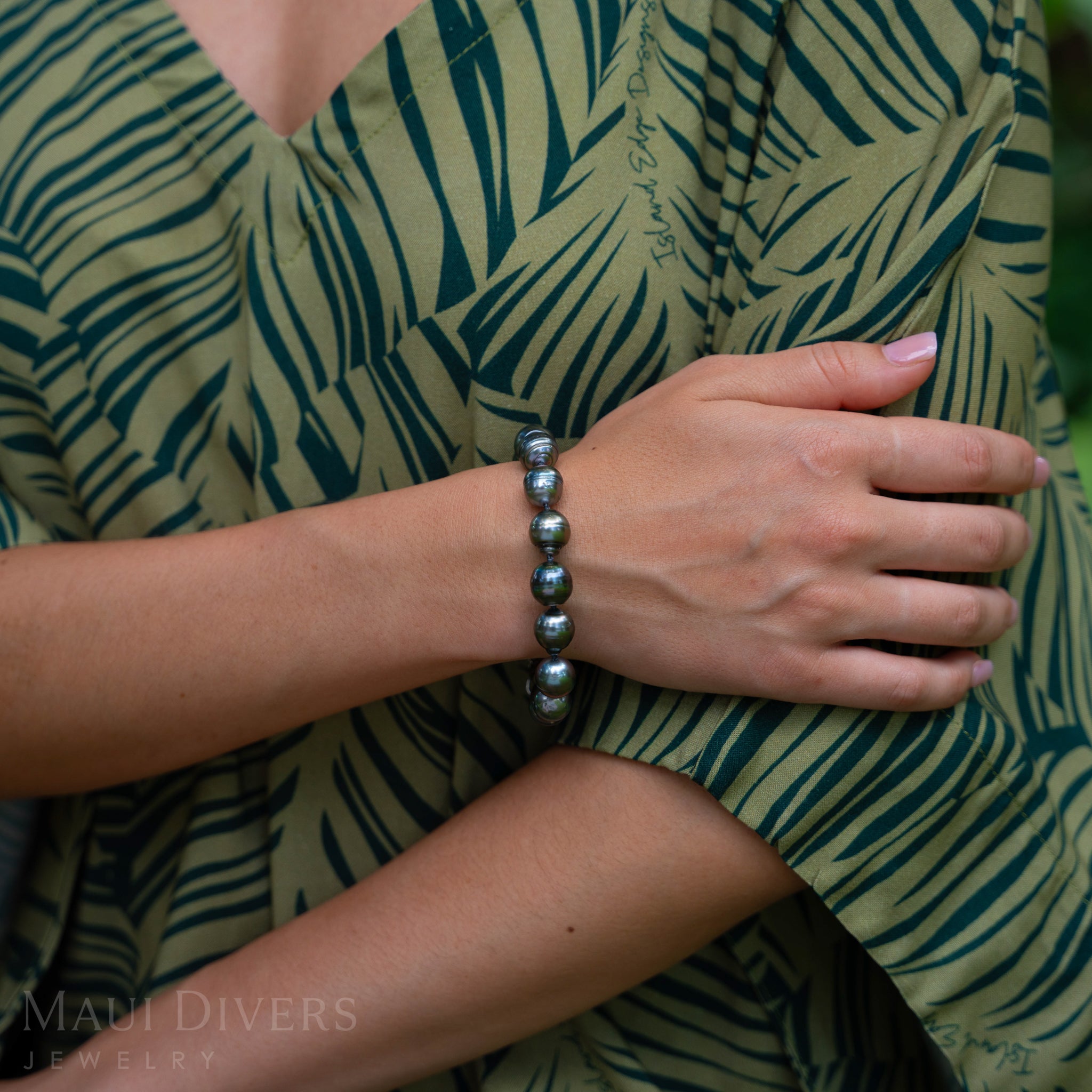 7.5-9" Adjustable Tahitian Black Pearl Bracelet in White Gold - 10-12mm