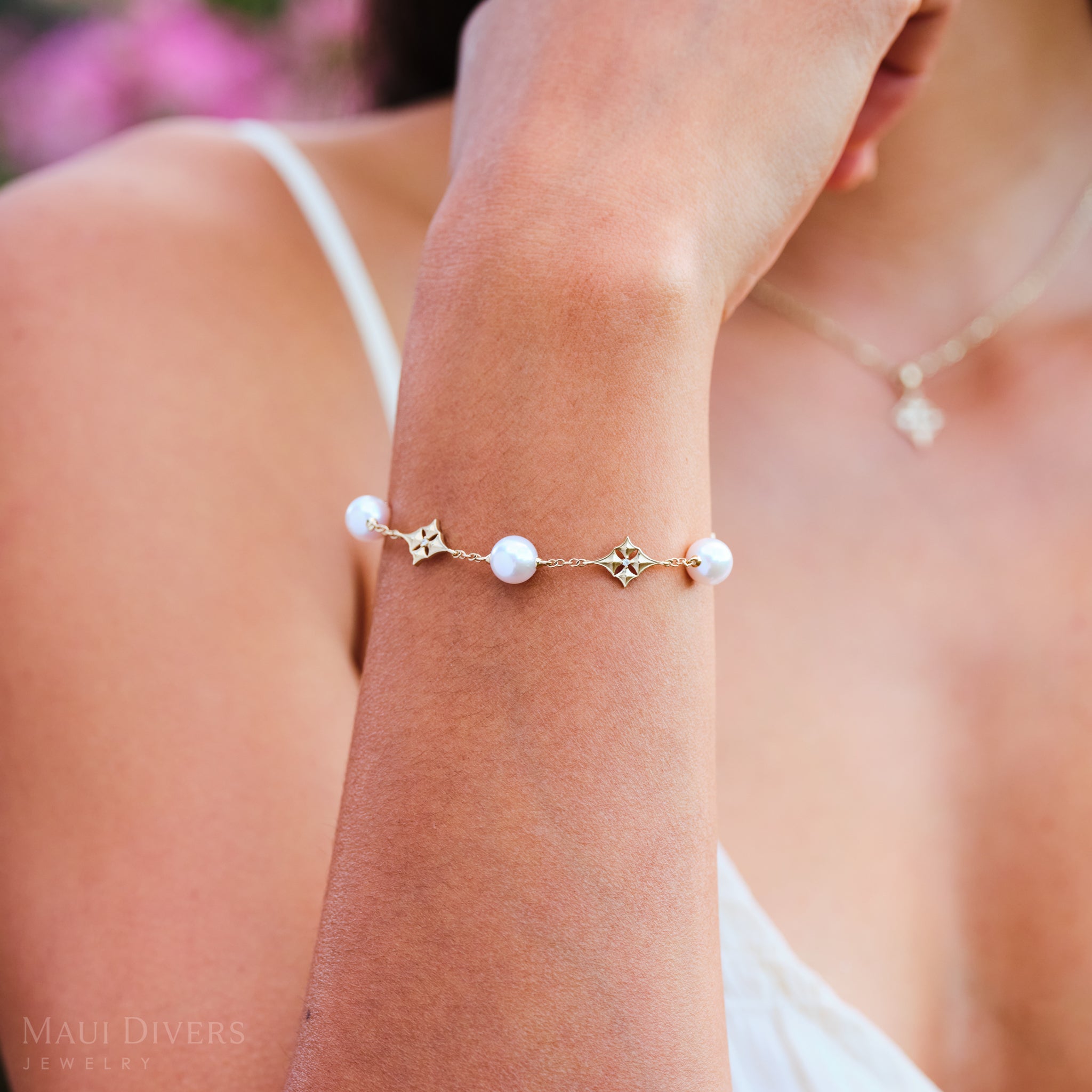 7-8" Hawaiian Quilted Star Akoya White Pearl Bracelet in Gold with Diamonds - 8mm