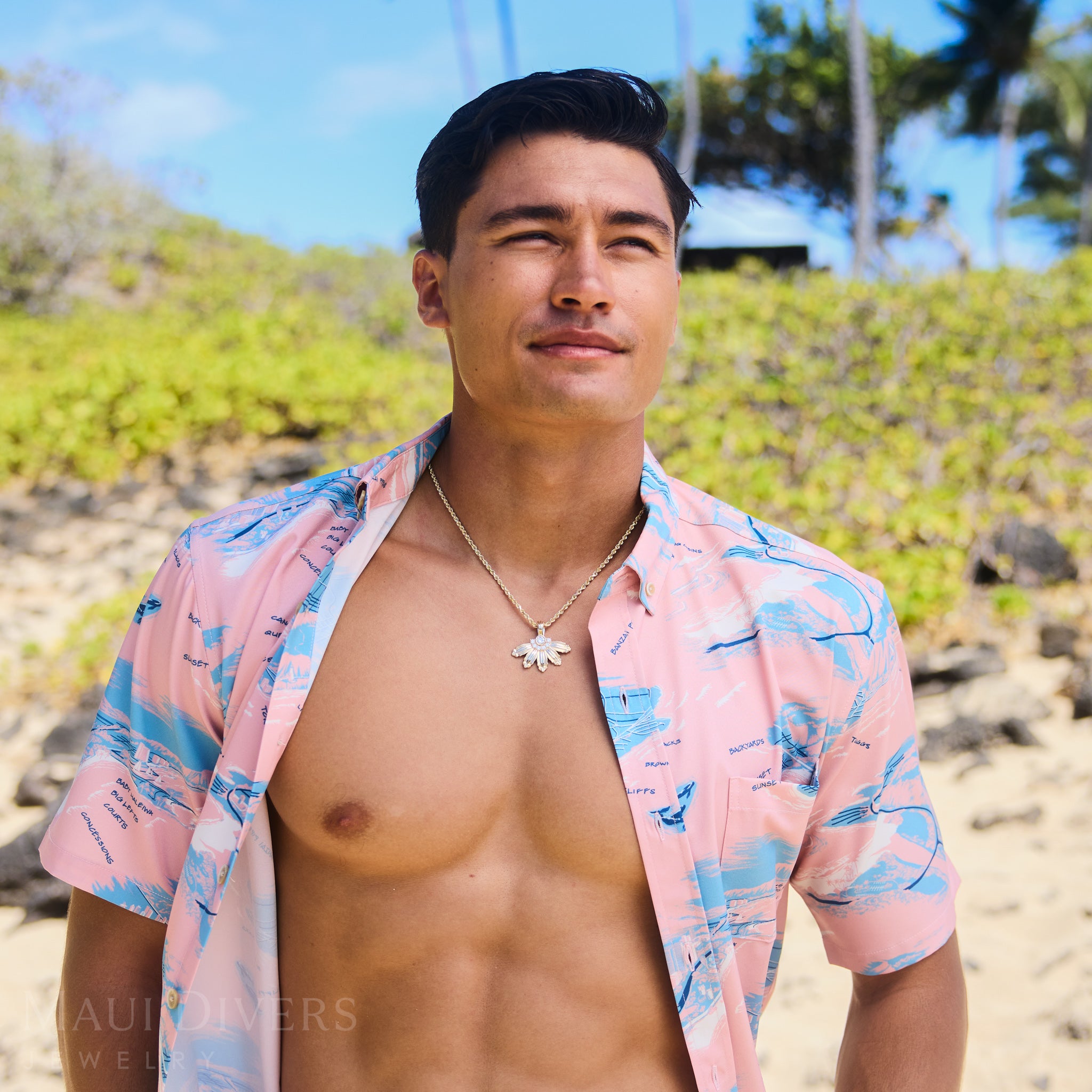 Mountain Naupaka Pendant in Gold with Lab Grown Diamonds - 40mm