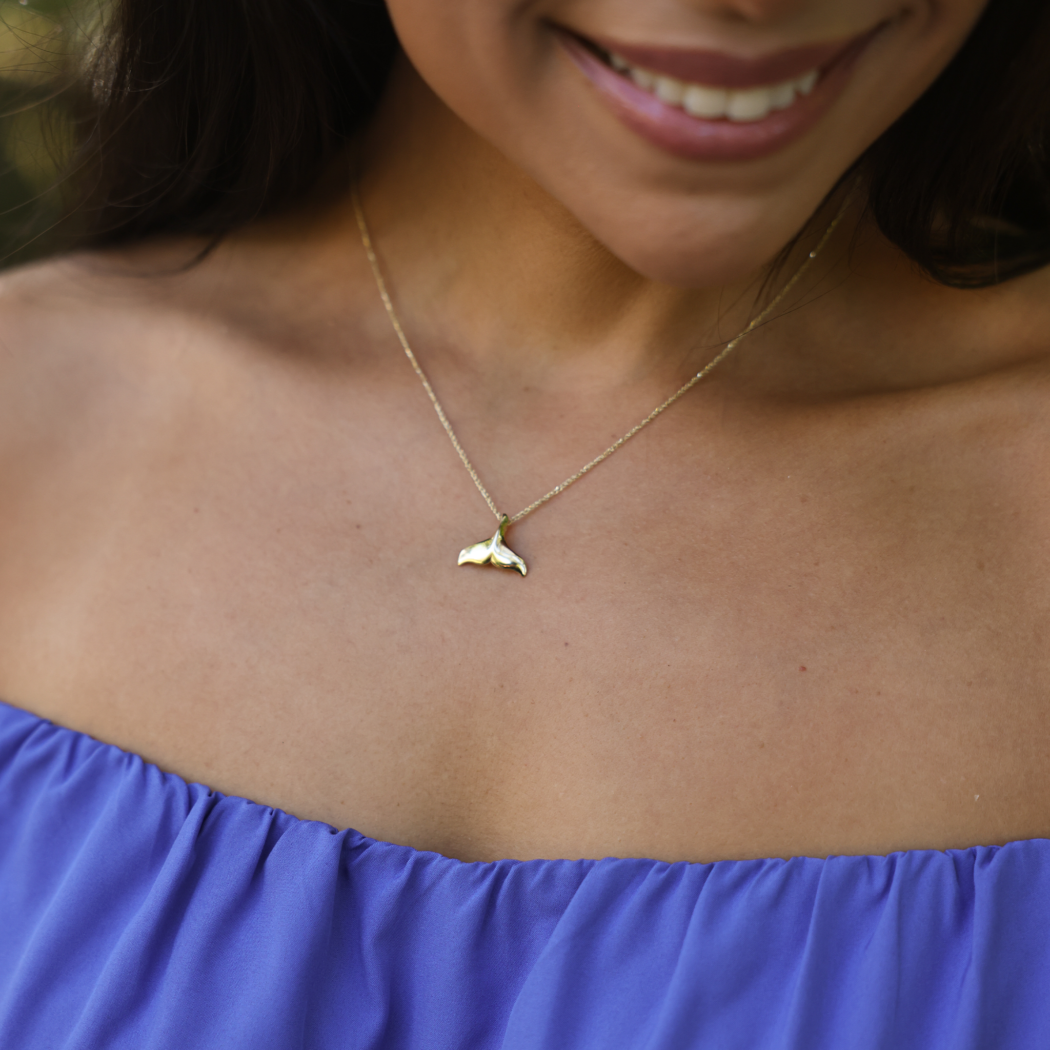 Whale Tail Pendant in Gold - 16mm