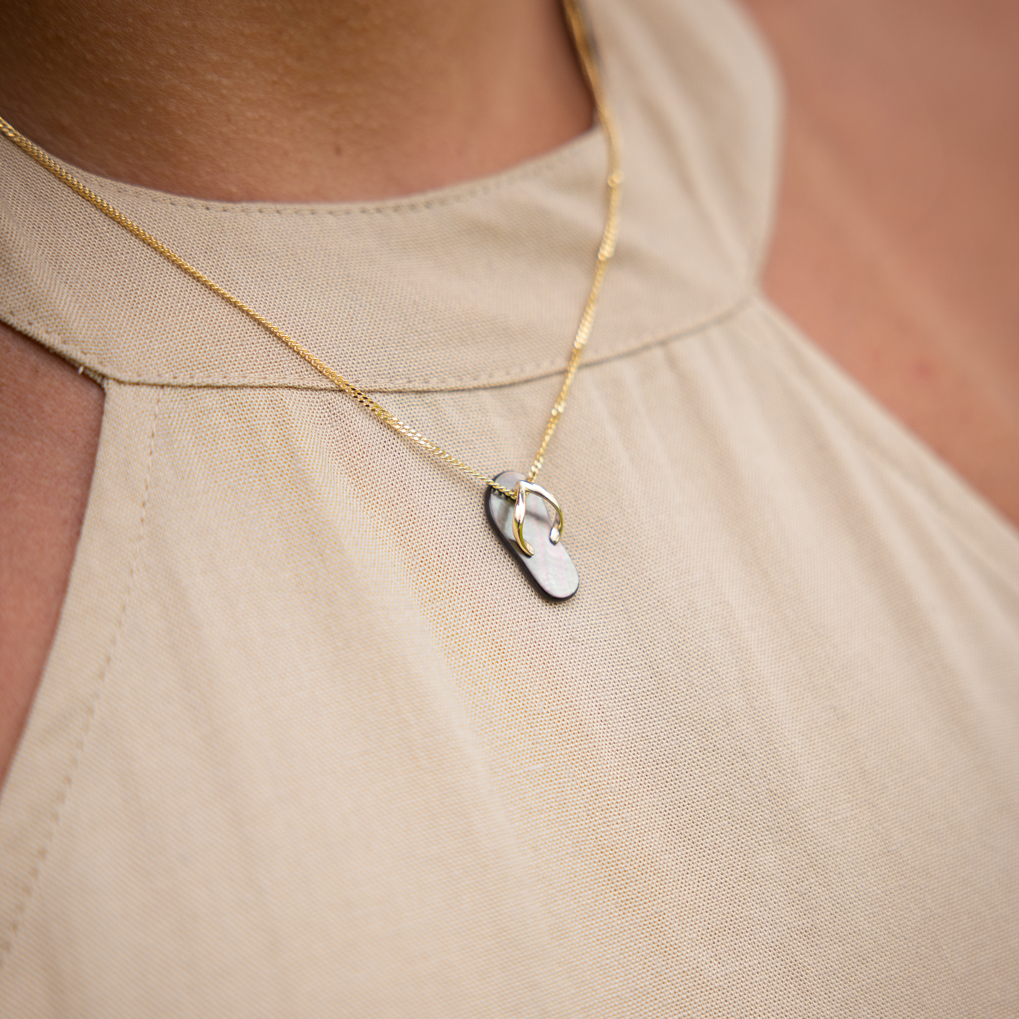 Black Mother of Pearl Slipper Pendant in Gold - 19mm