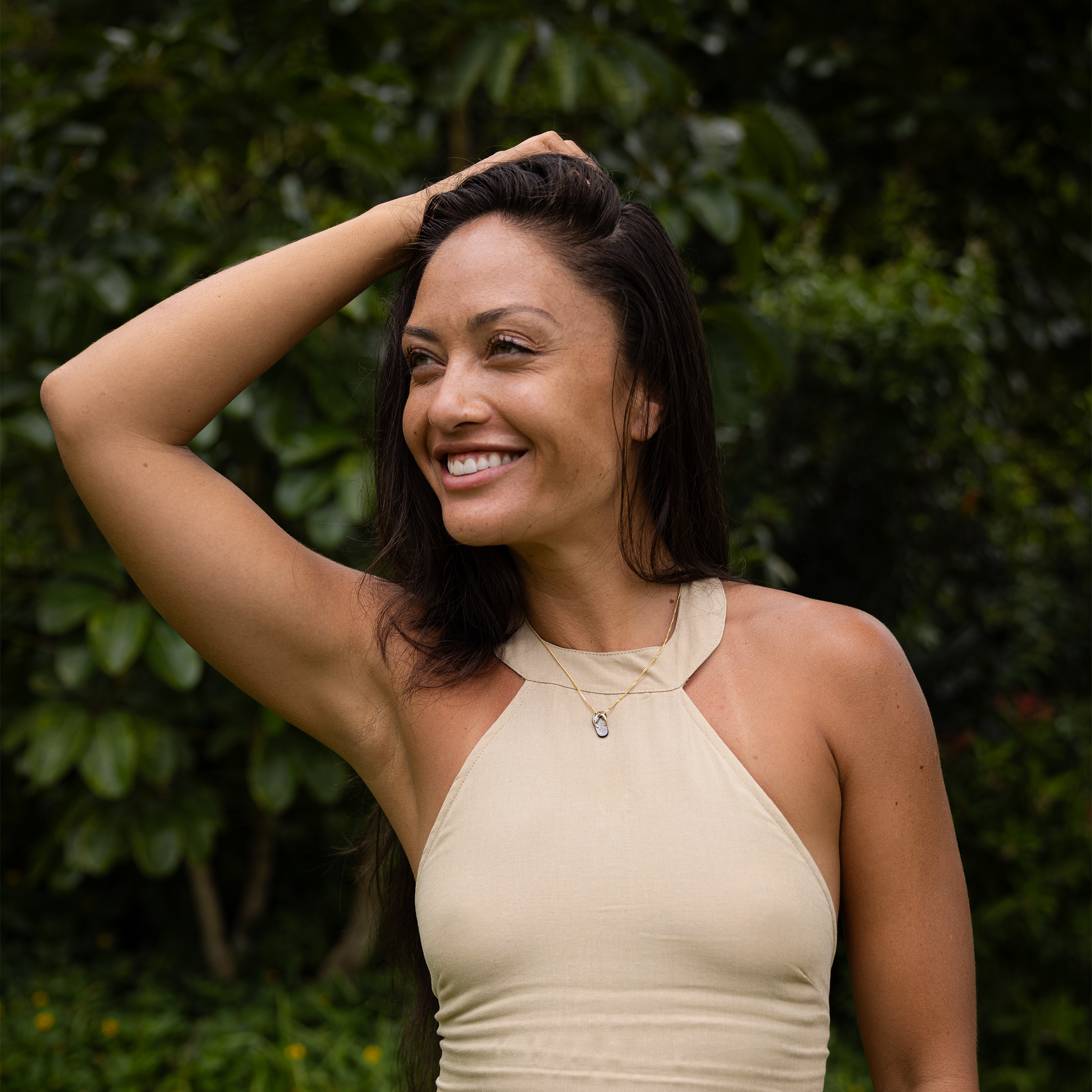 Black Mother of Pearl Slipper Pendant in Gold - 20mm