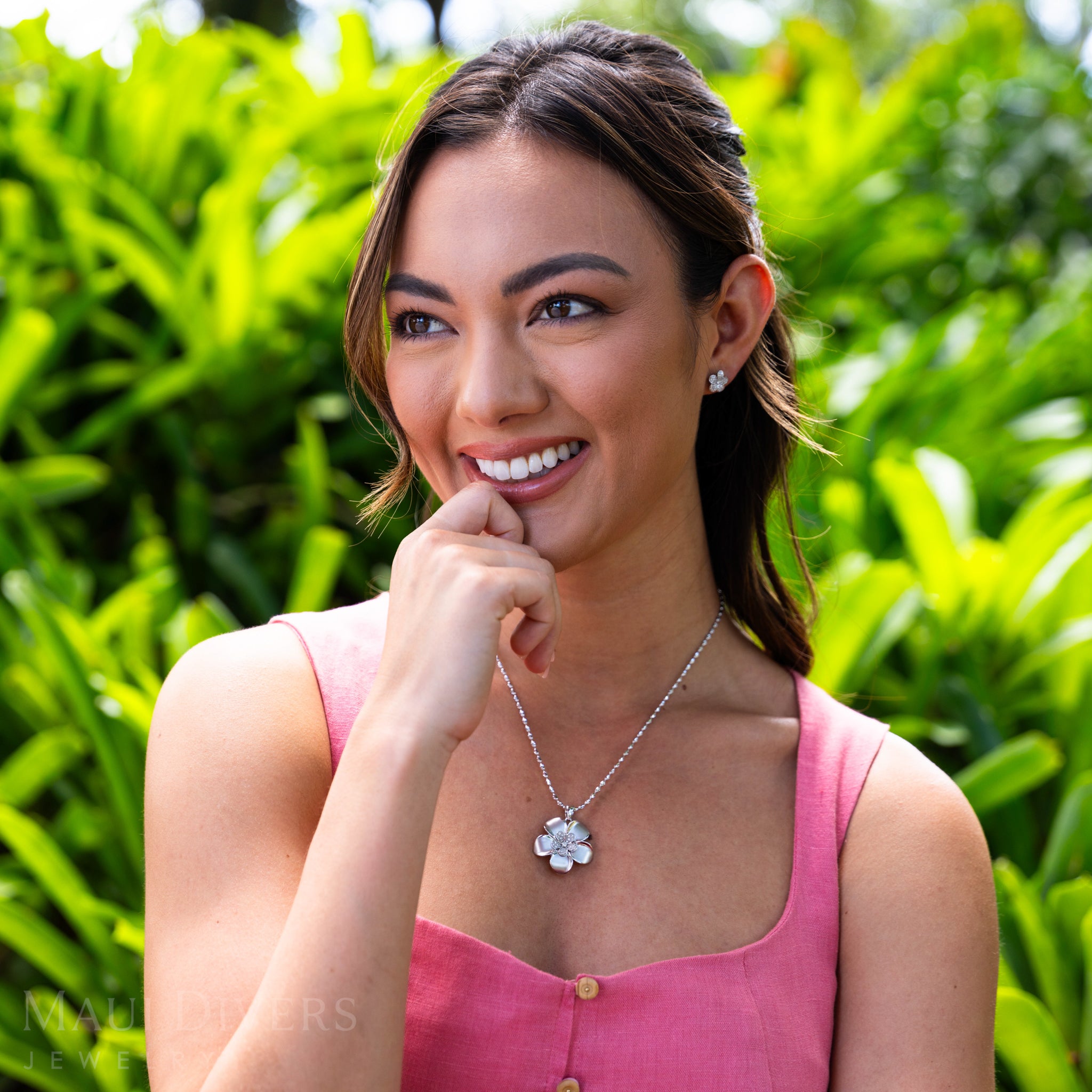 Plumeria Pendant in White Gold with Diamonds - 28mm