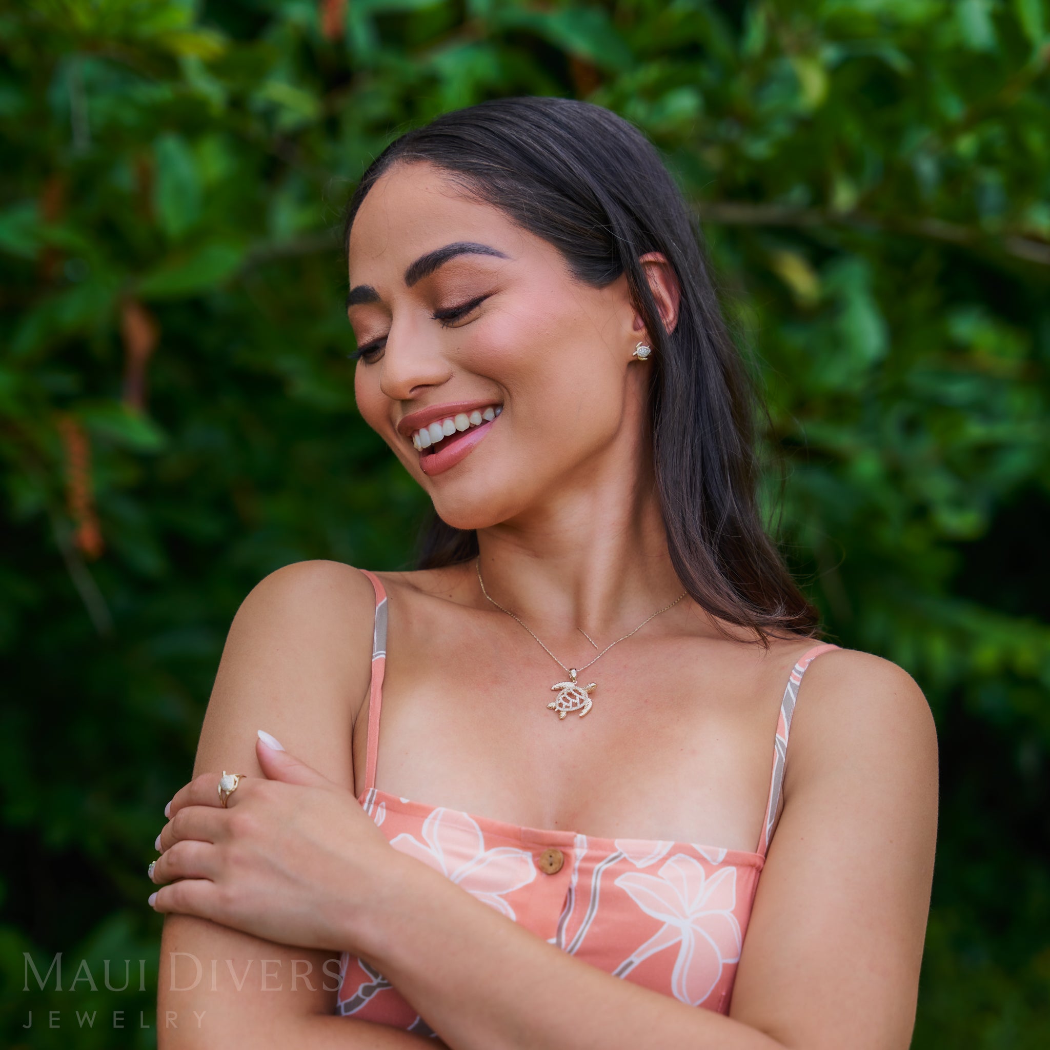 Honu Pendant in Gold with Diamonds - 28mm