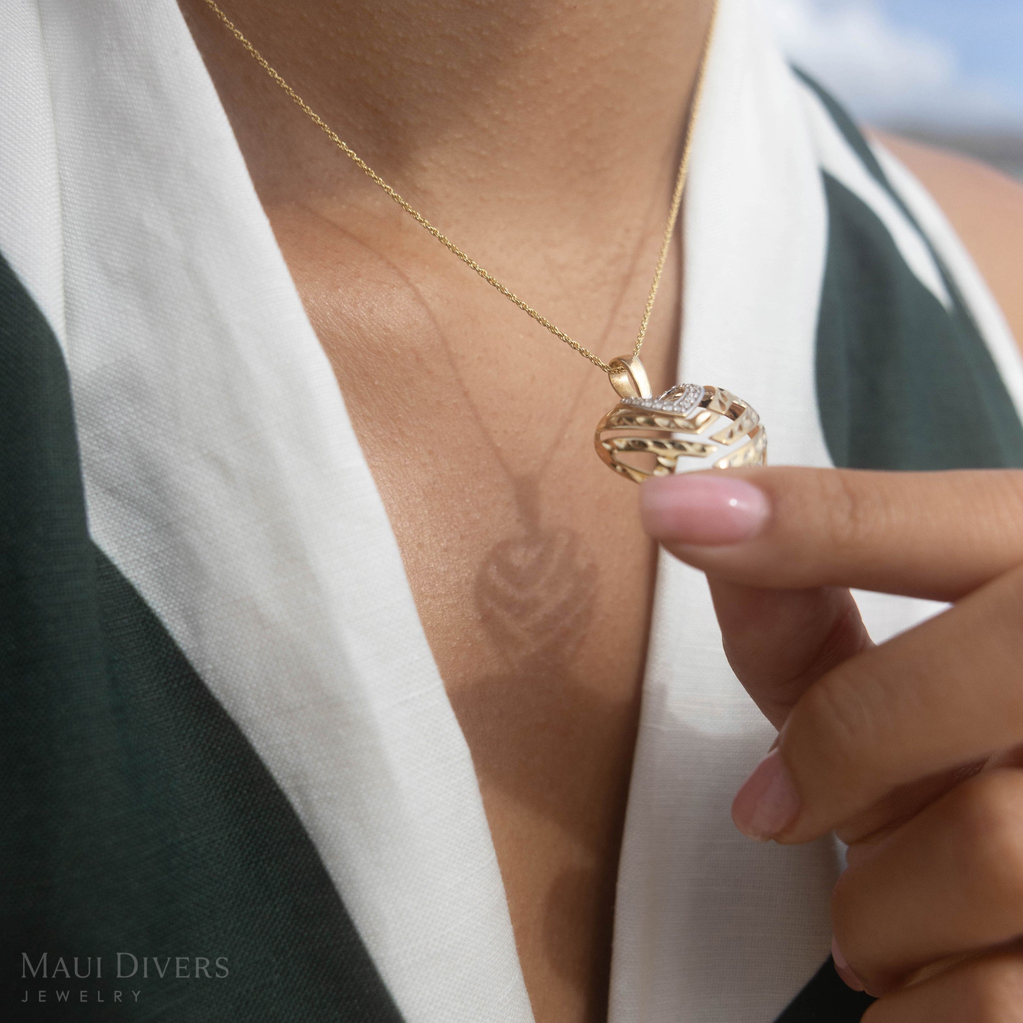 Aloha Heart Pendant in Gold with Diamonds - 24mm