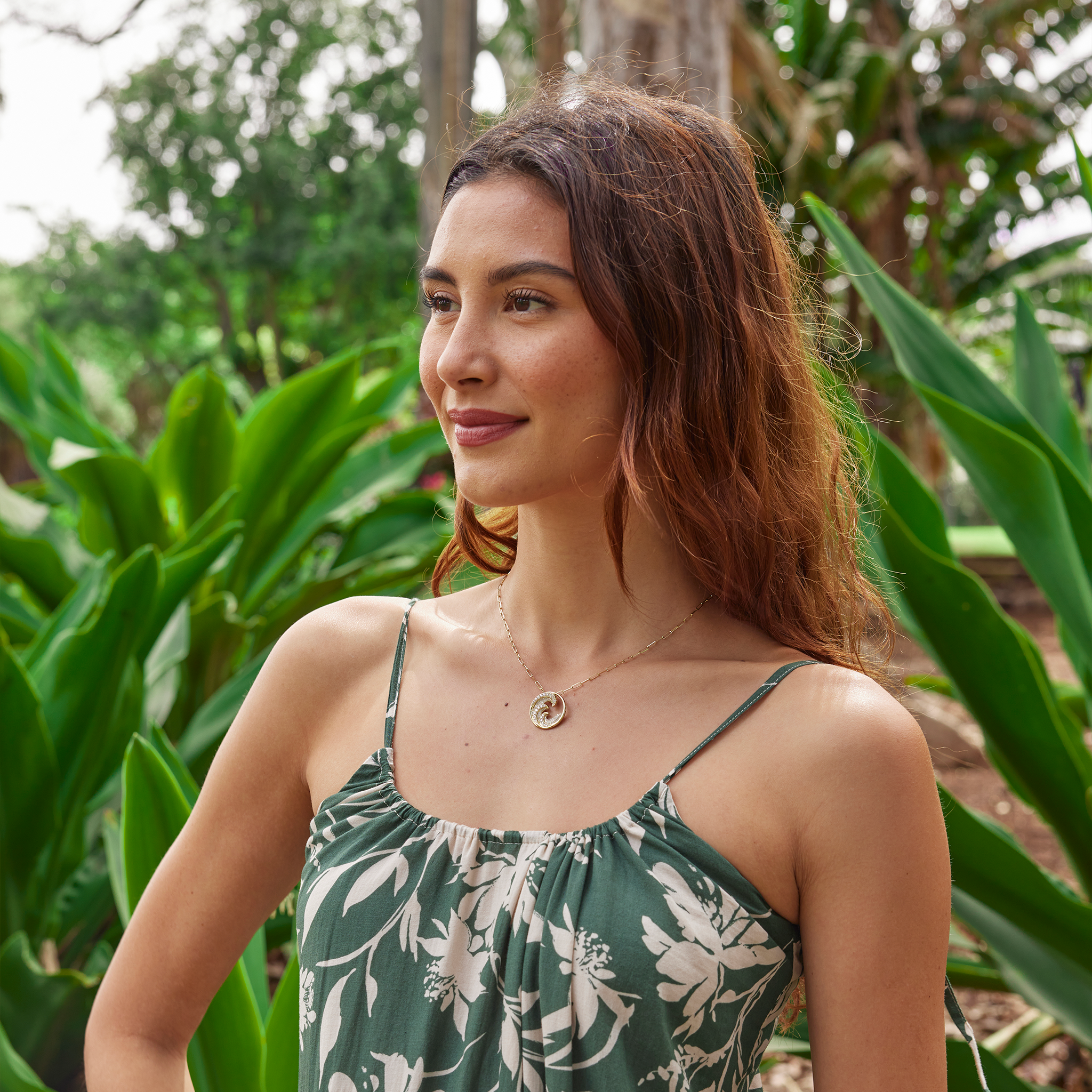 Nalu Pendant in Gold with Diamonds - 22mm