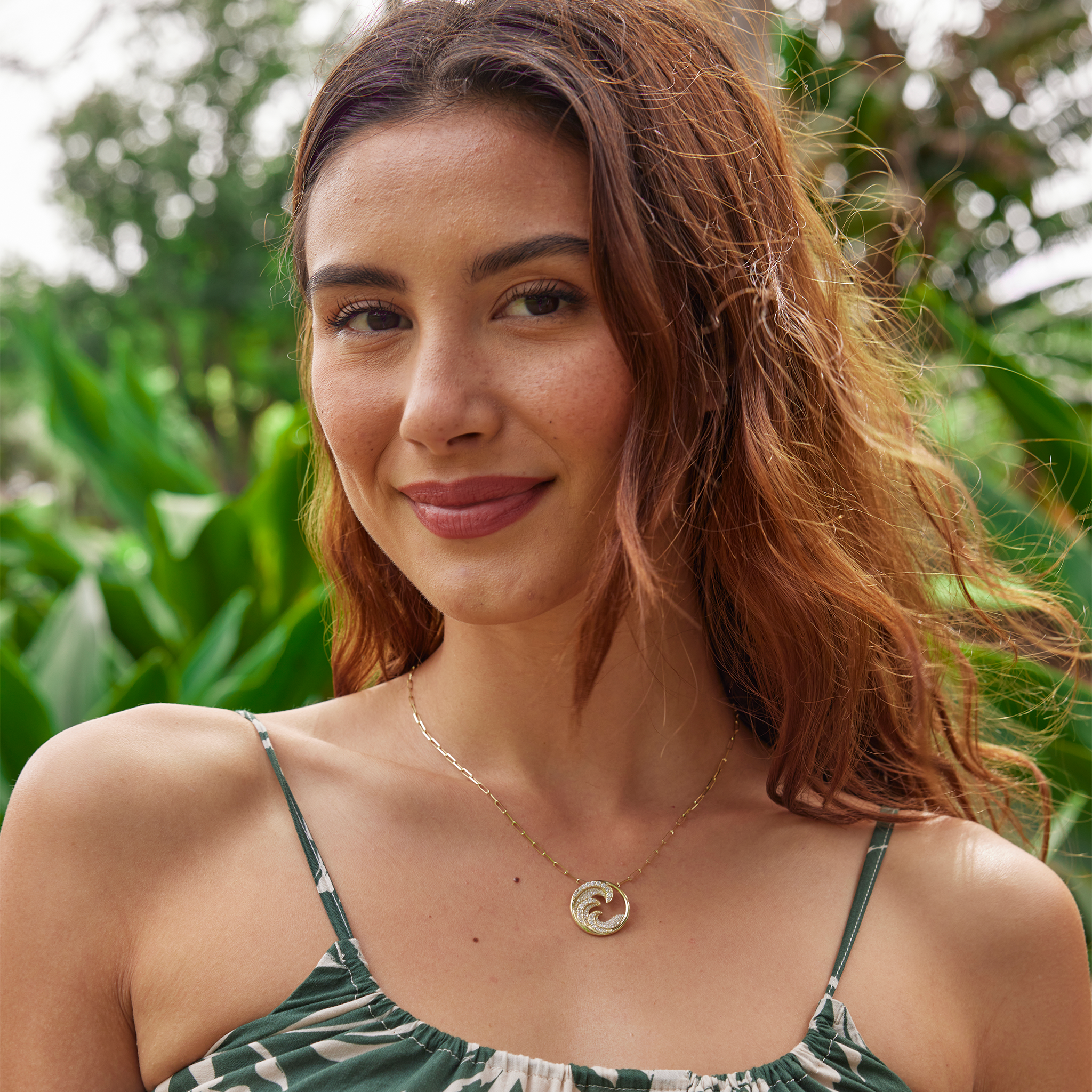 Nalu Pendant in Gold with Diamonds - 22mm