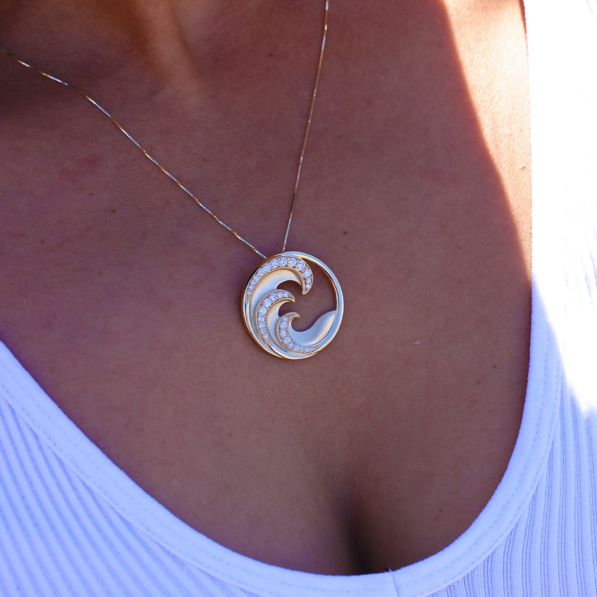 0.6mm Lite Box Chain in Gold with Nalu Pendant in Gold with Diamonds on woman's chest