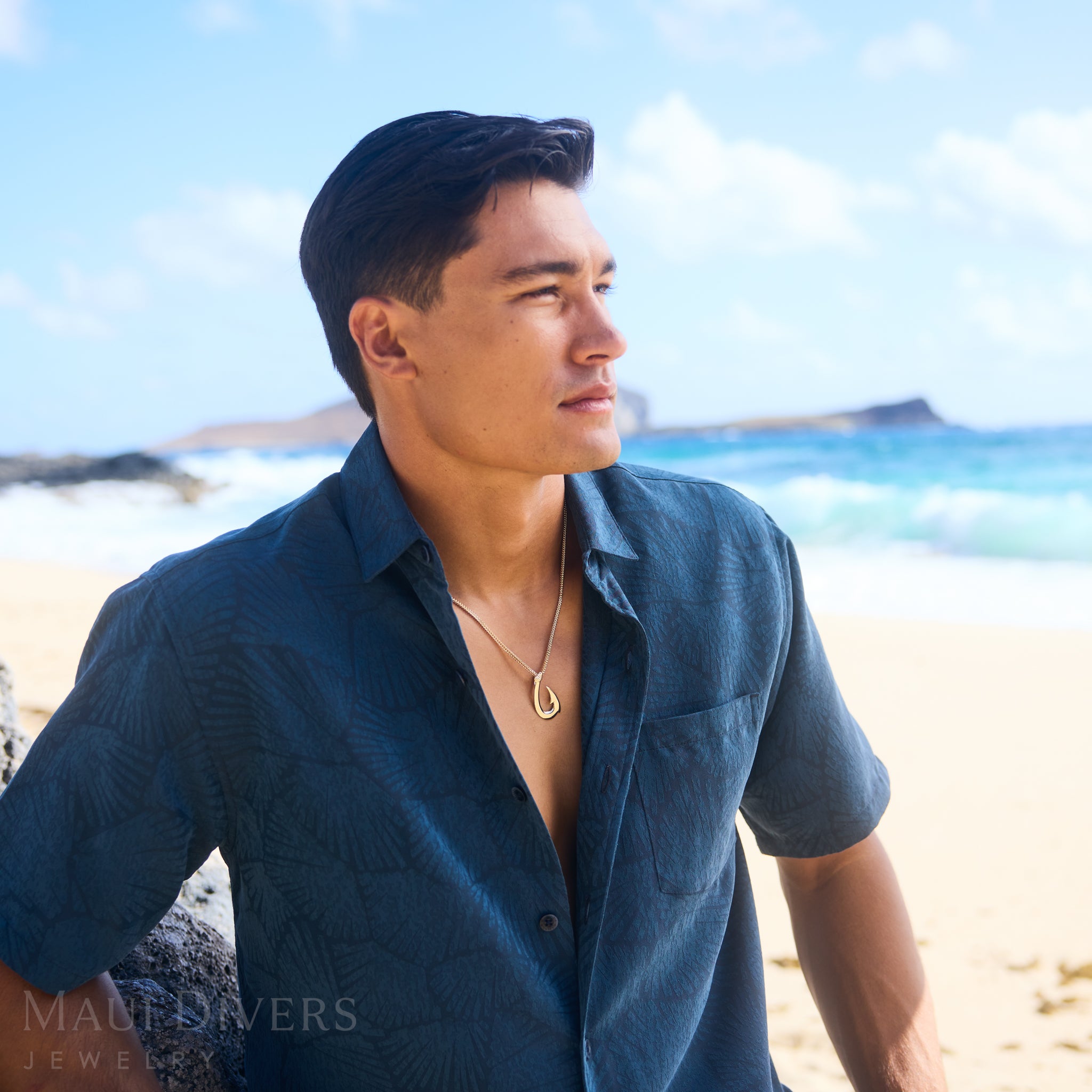 Fish Hook Pendant in Gold - 35mm