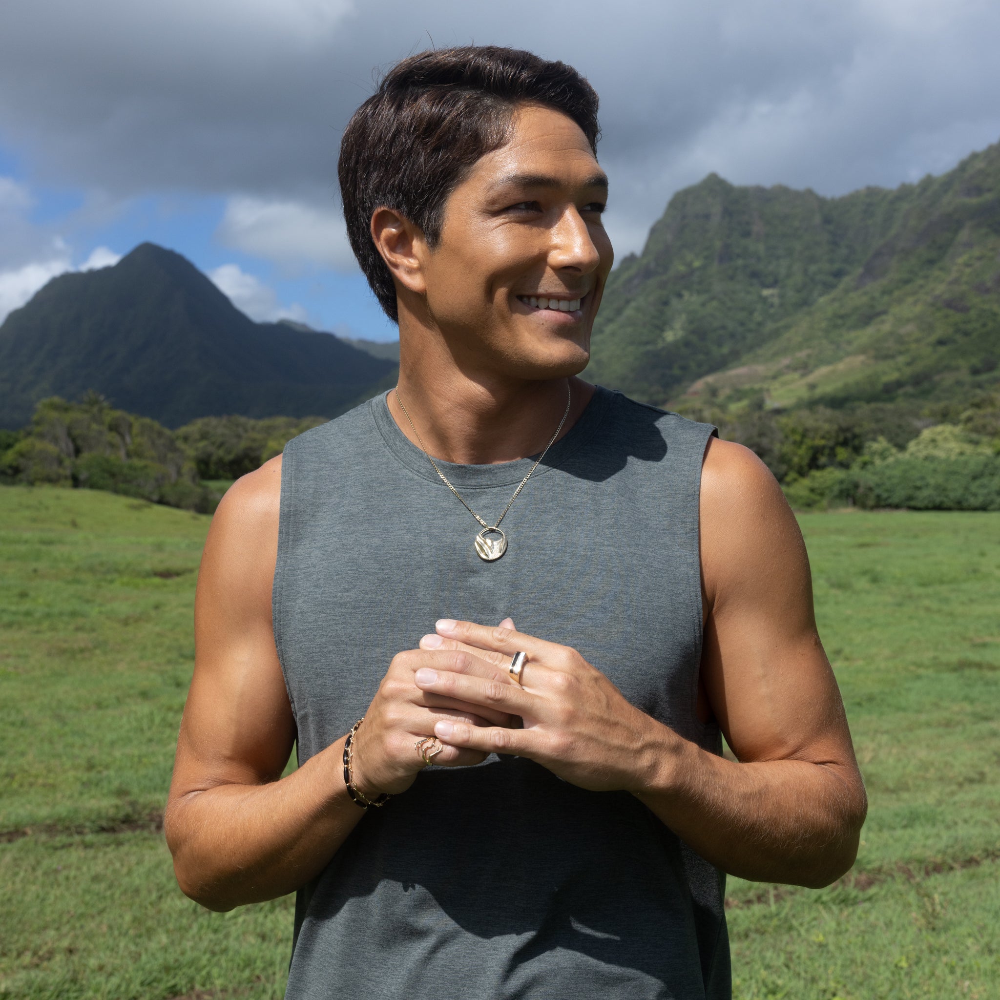 Koʻolau Waterfall Pendant in Gold with Diamonds - 26mm