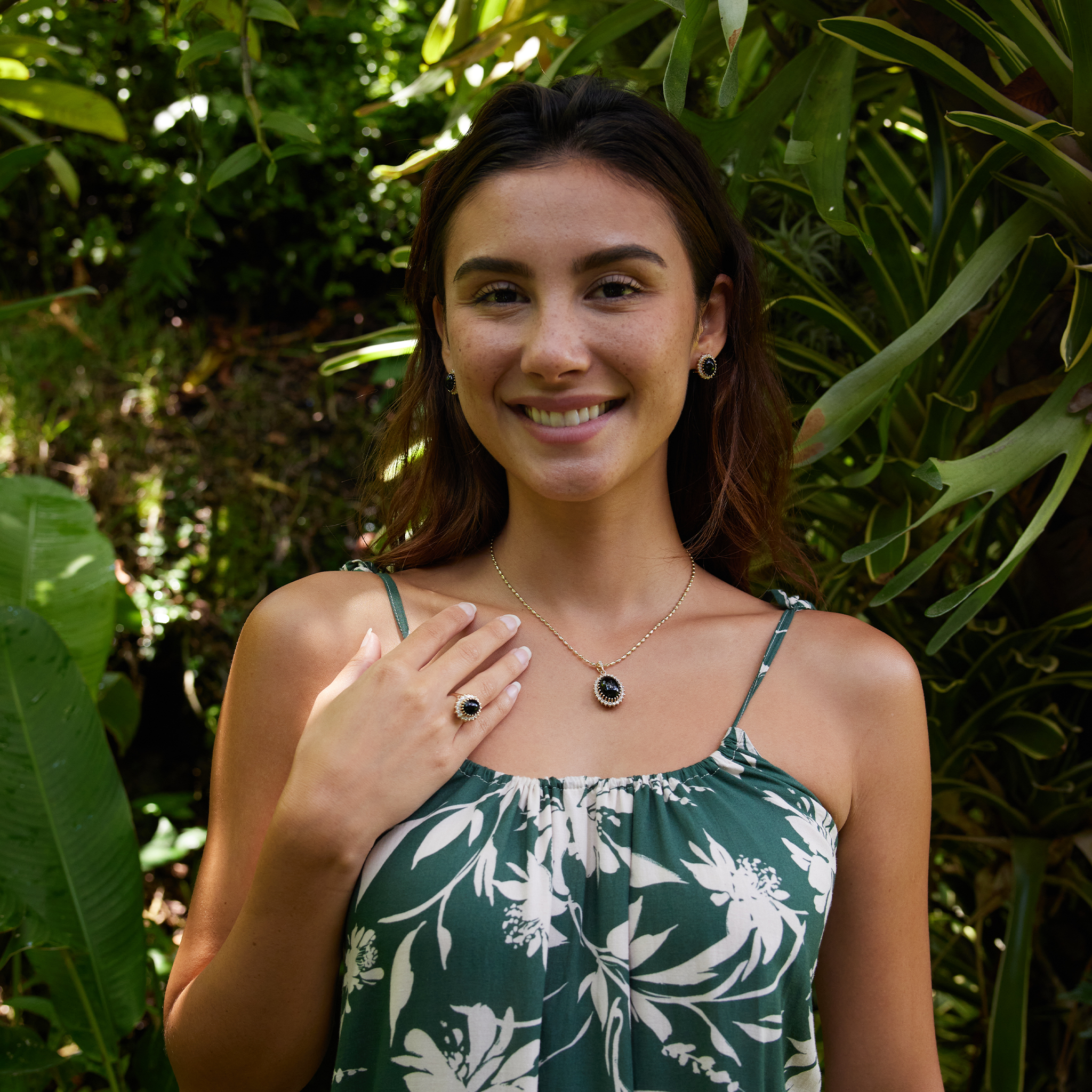Princess Ka‘iulani Black Coral Pendant in Gold with Diamonds - 21.5mm