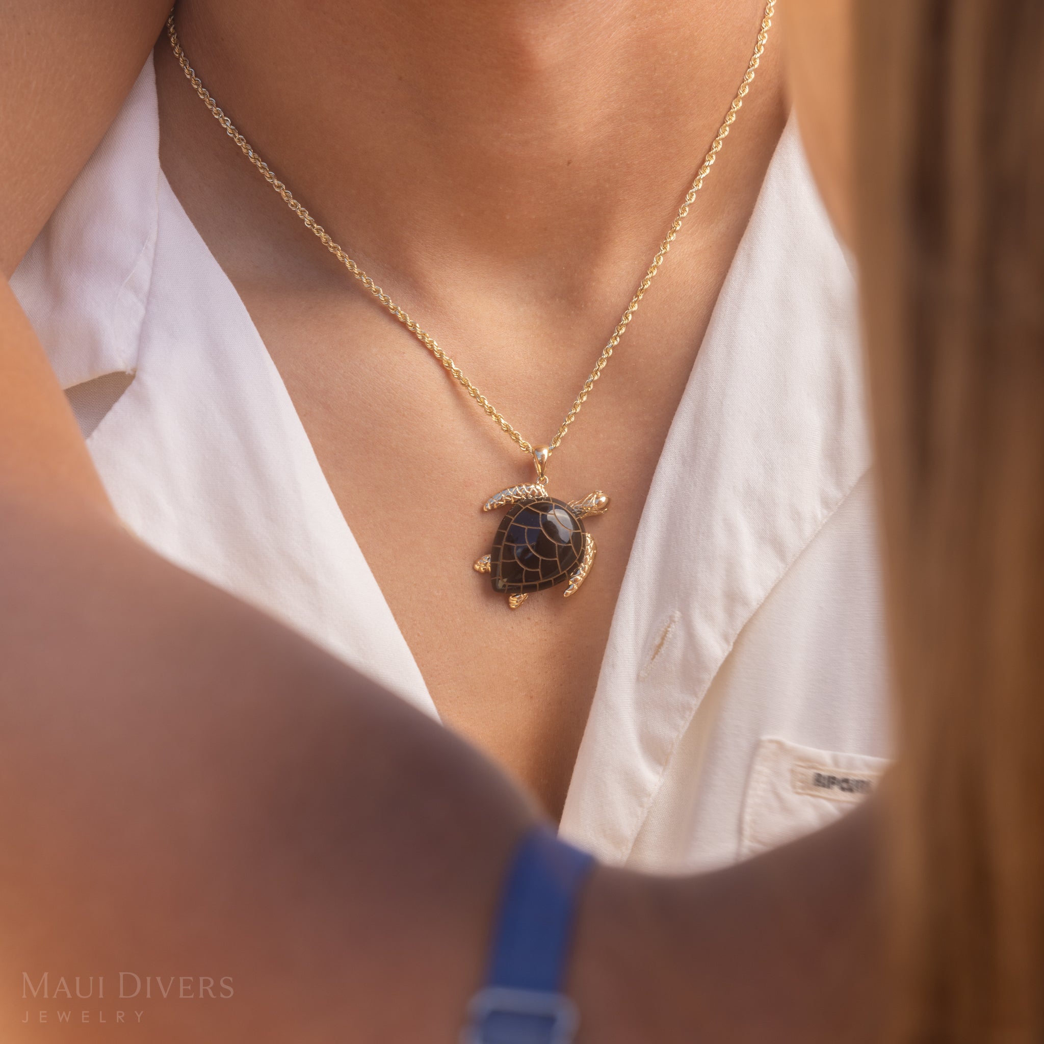 Honu Black Coral Pendant in Gold with Diamond - 30mm