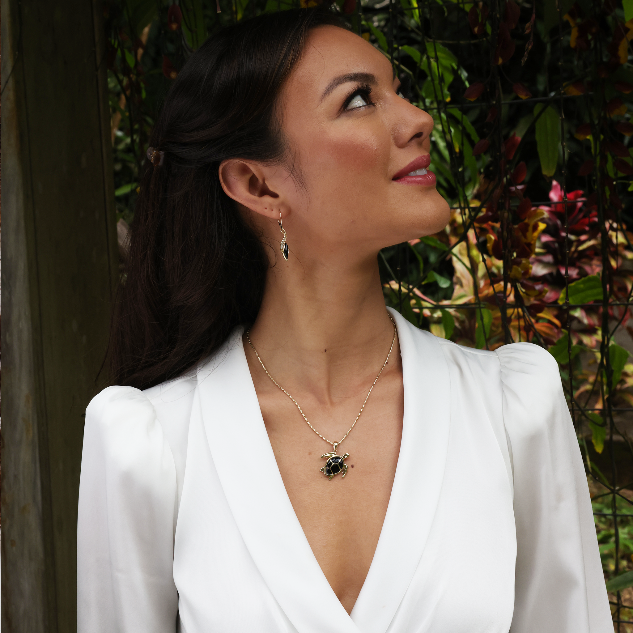 Honu Black Coral Pendant in Gold - 22mm