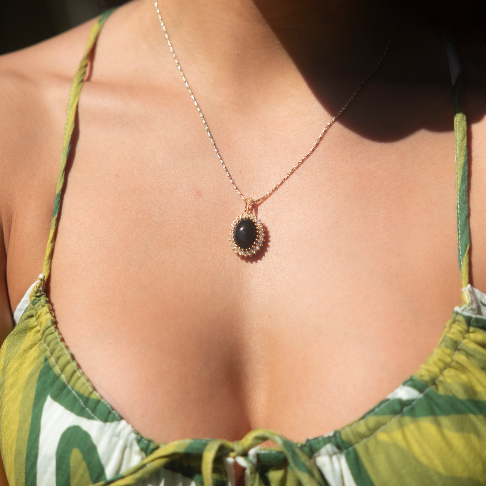 Princess Ka‘iulani Black Coral Pendant in Gold with Diamonds - 21.5mm