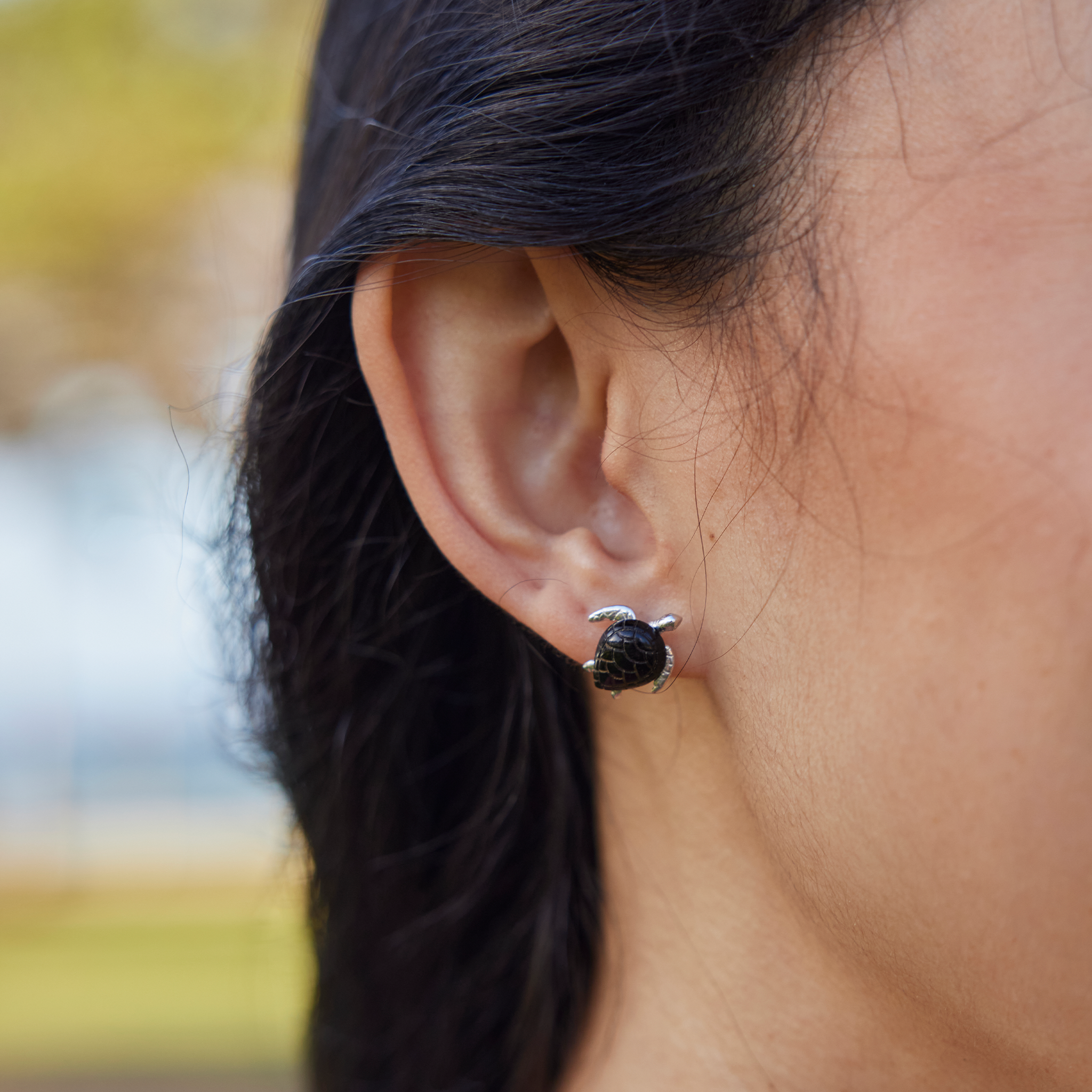 Honu Black Coral Earrings in White Gold - 11mm