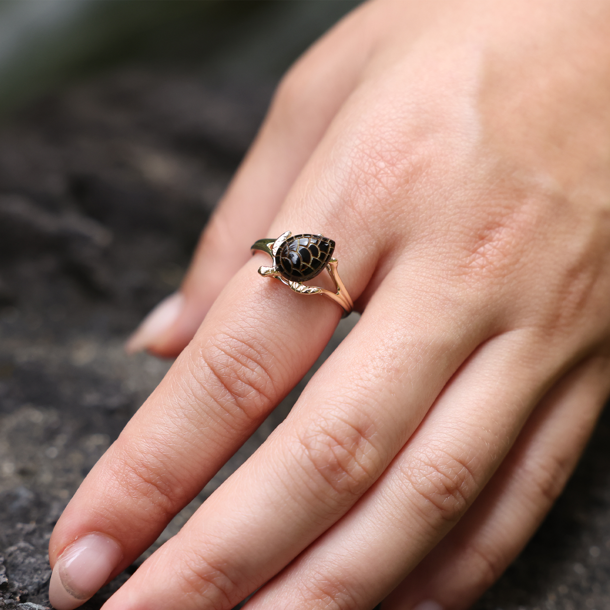 Honu Black Coral Ring in Gold - 11mm
