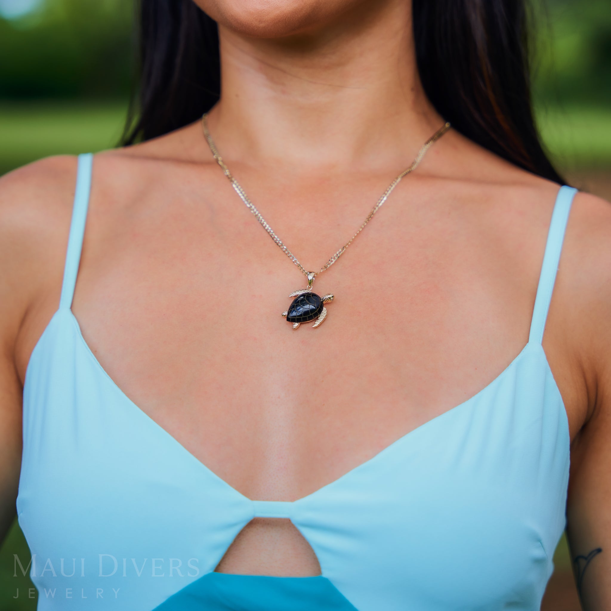 Honu Black Coral Pendant in Gold with Diamonds - 21mm