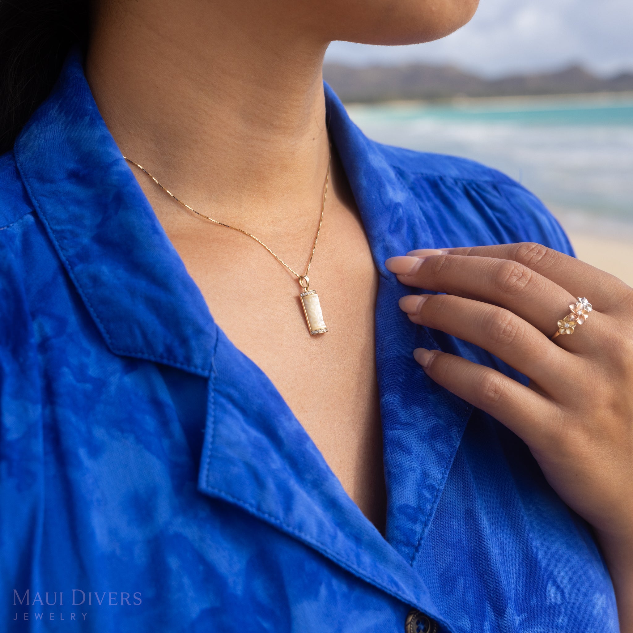 Hawaiian Heirloom Plumeria Mother of Pearl Pendant in Gold - 17mm