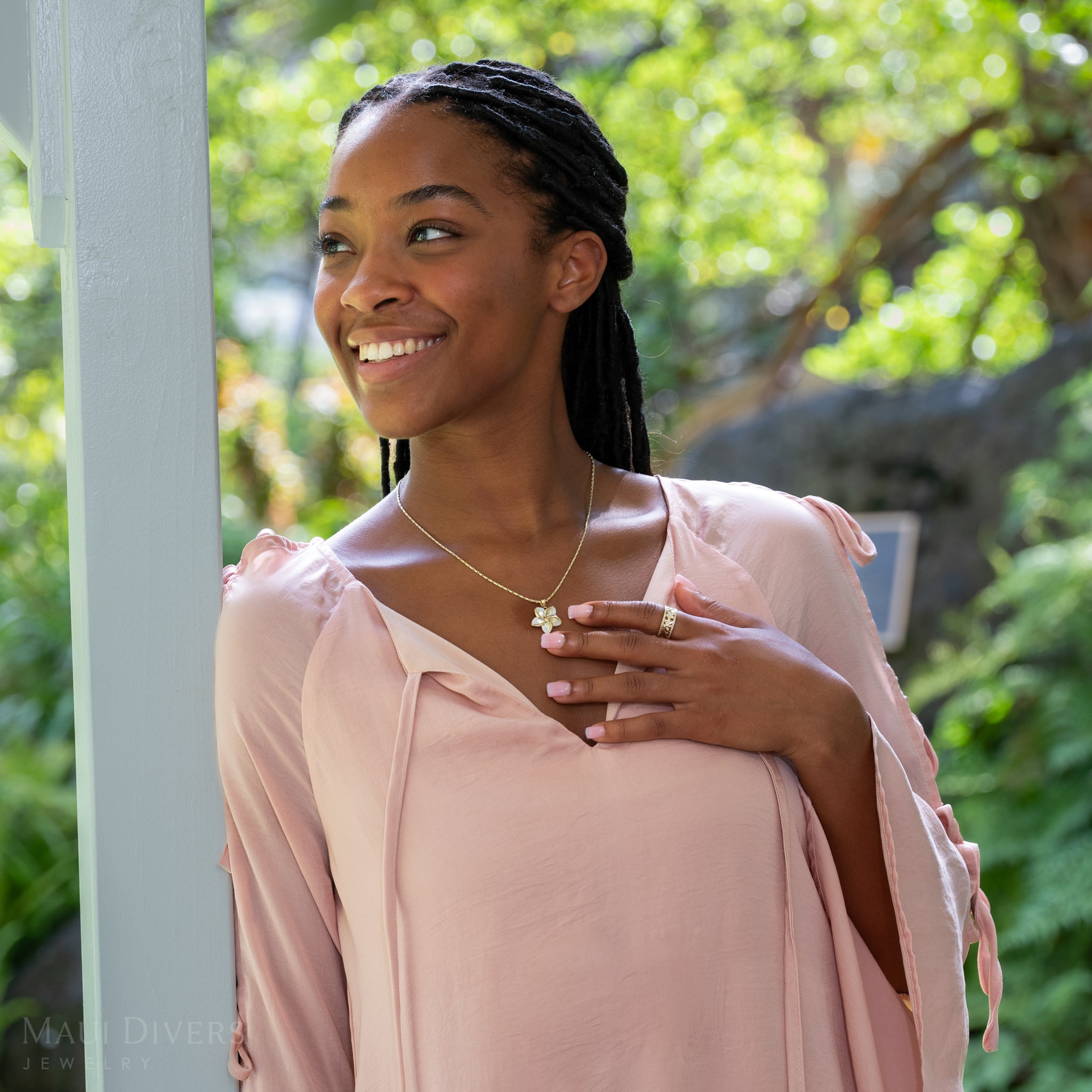 Plumeria Mother of Pearl Pendant in Gold - 18mm