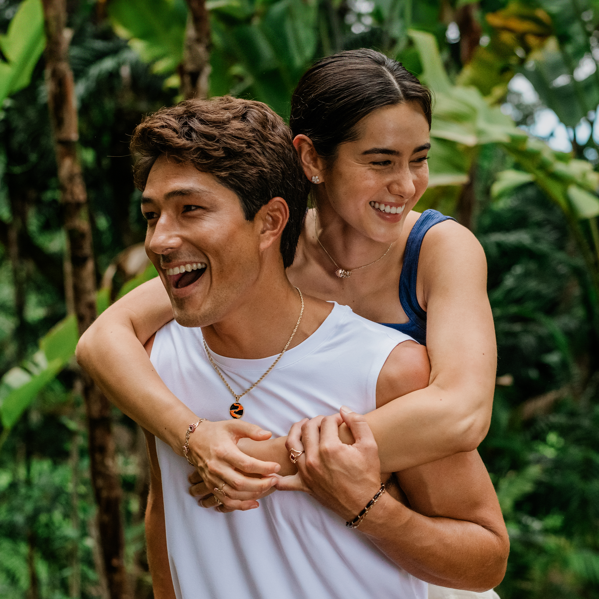 溶岩流黒サンゴととげのあるオイスターペンダント - 22mm