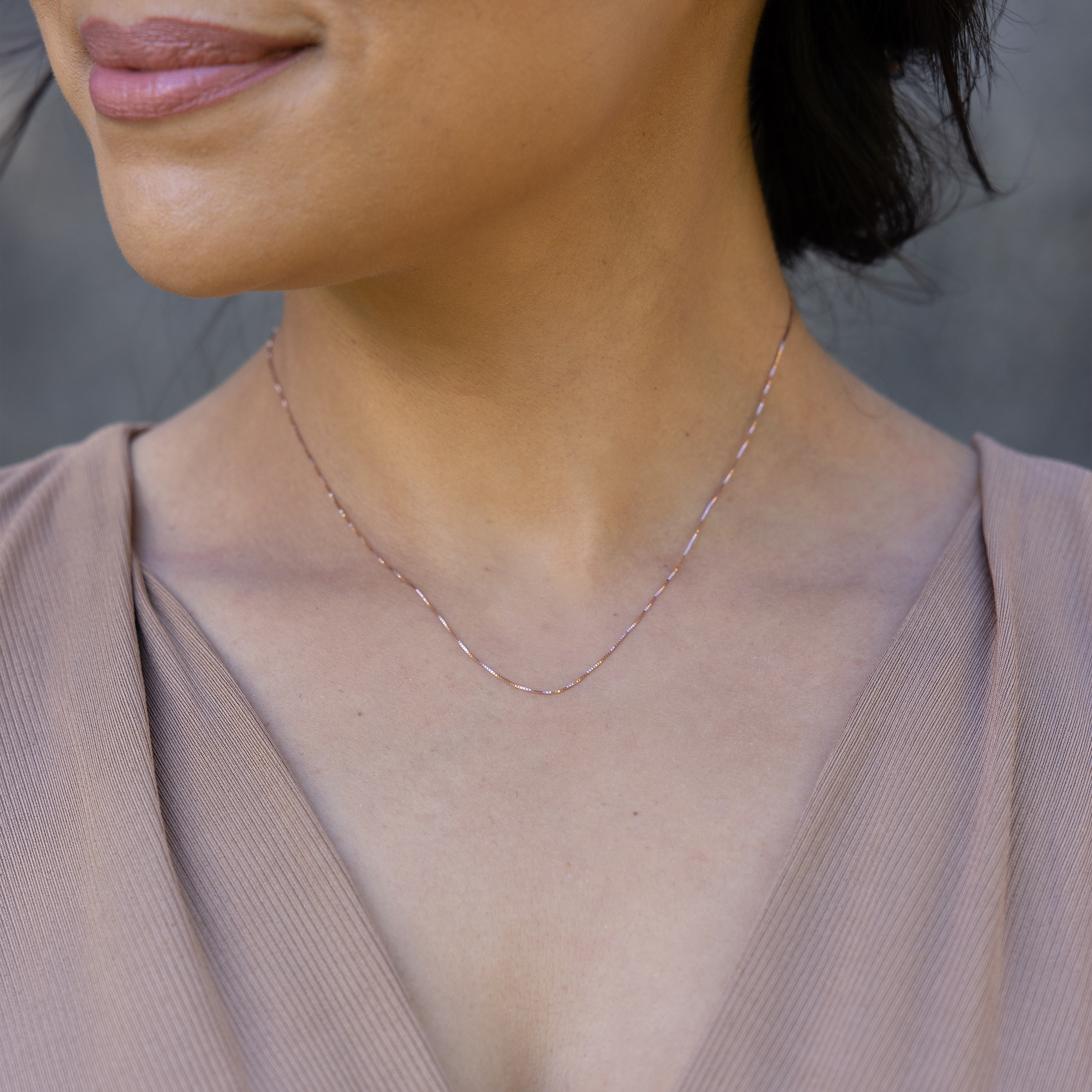 ローズゴールドの0.6mmライトボックスチェーン