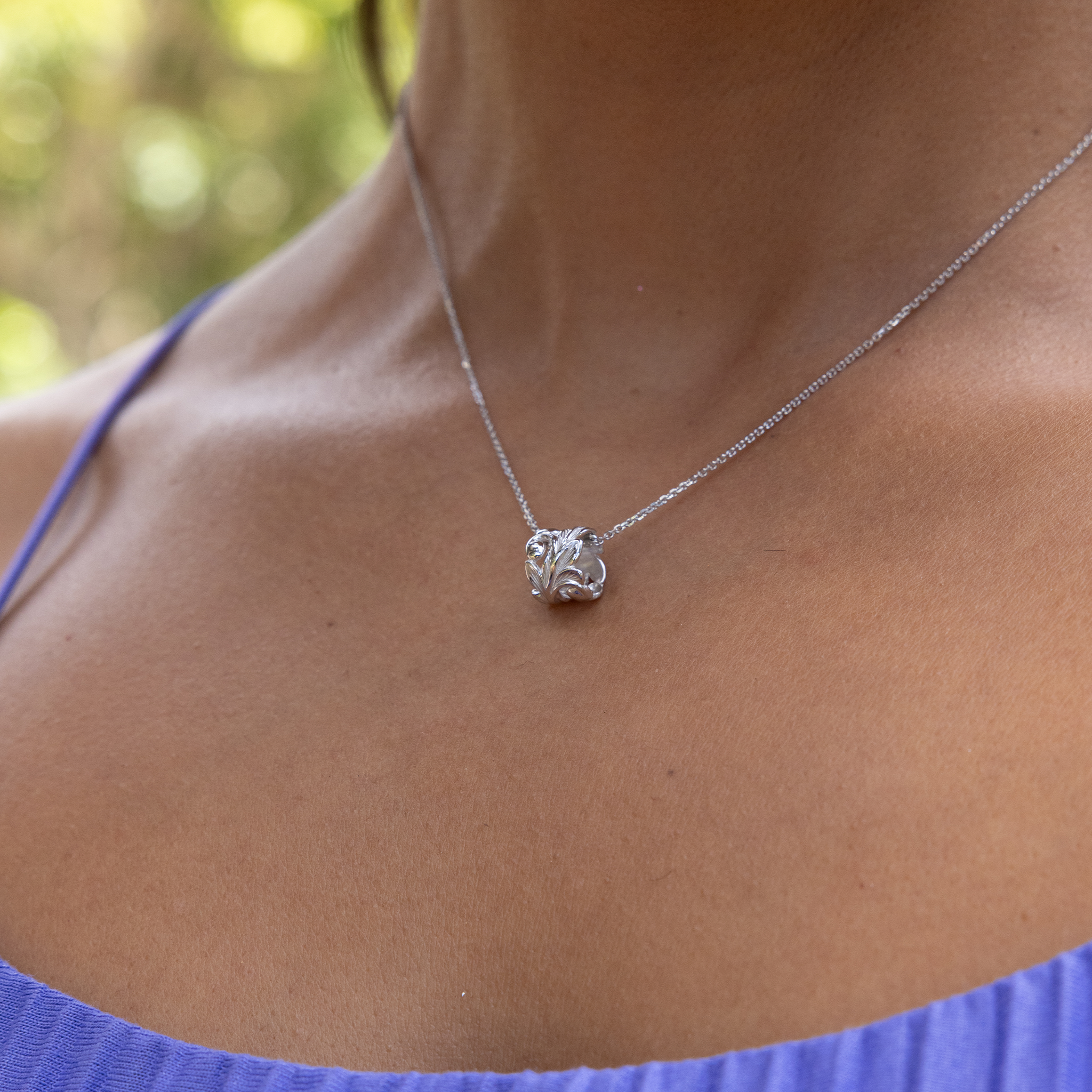 Hawaiian Heirloom Maile Scroll Barrel Pendant in White Gold - 8mm