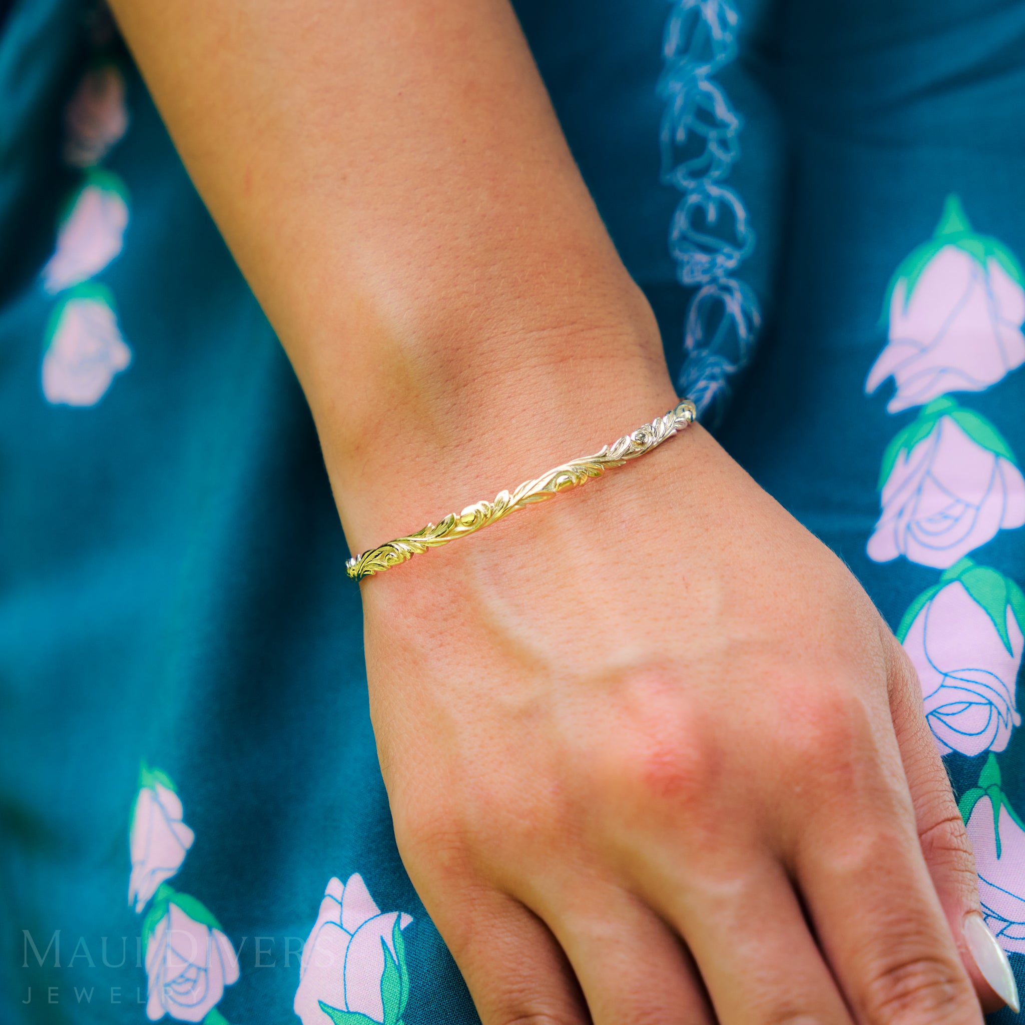 Hawaiian Heirloom Old English Scroll Bracelet in Gold - 4.5mm