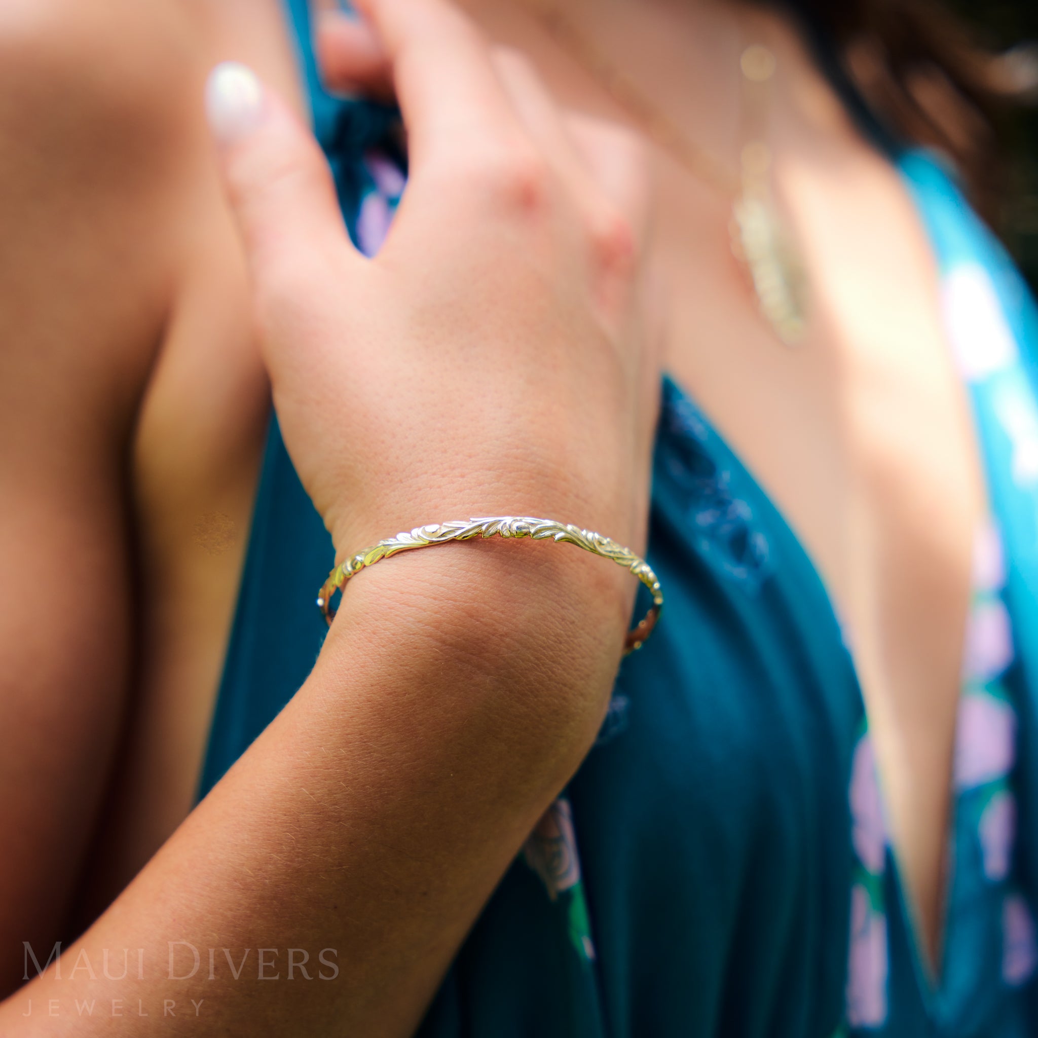 Hawaiian Heirloom Old English Scroll Bracelet in Gold - 4.5mm