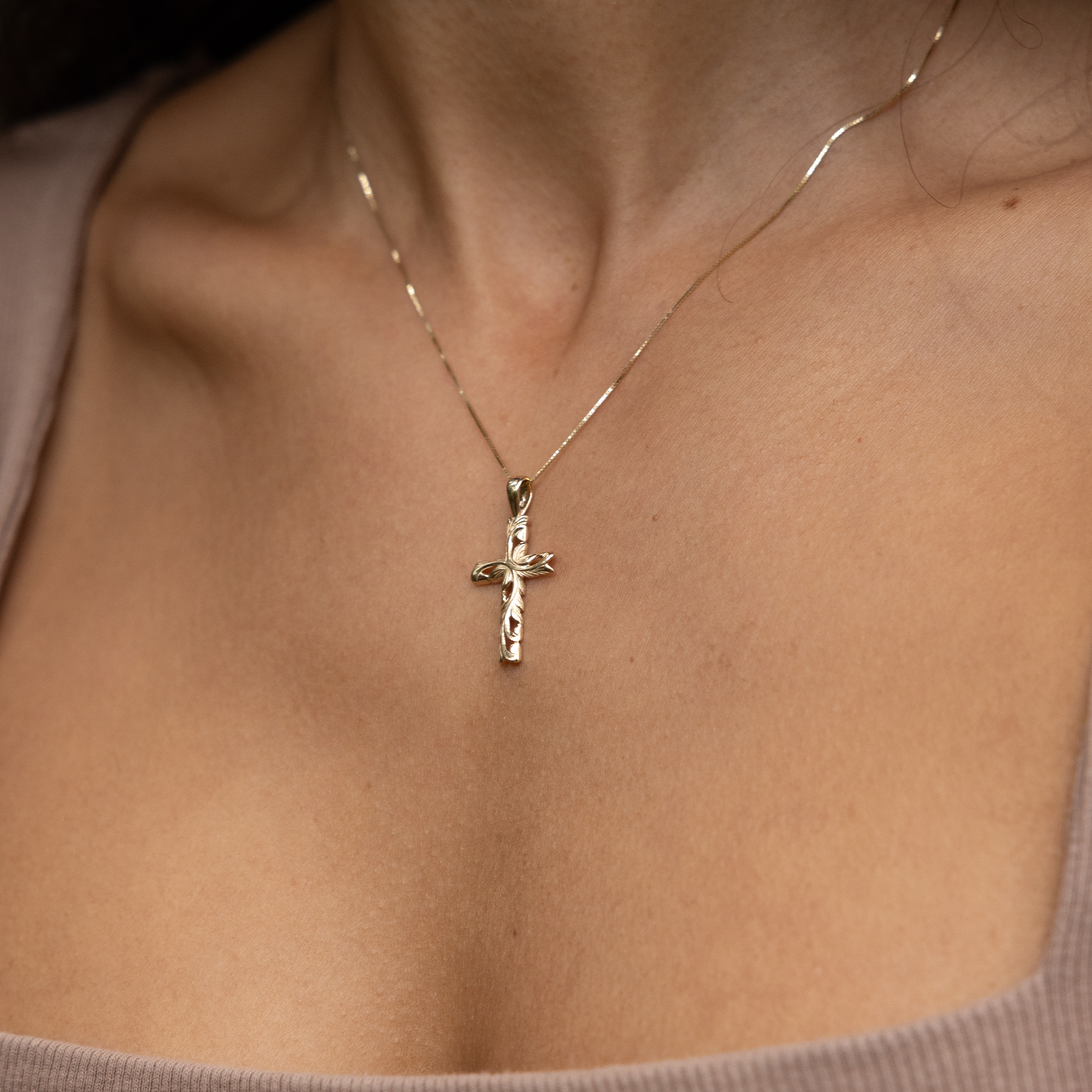 Hawaiian Heirloom Old English Scroll Cross Pendant in Gold - 23mm