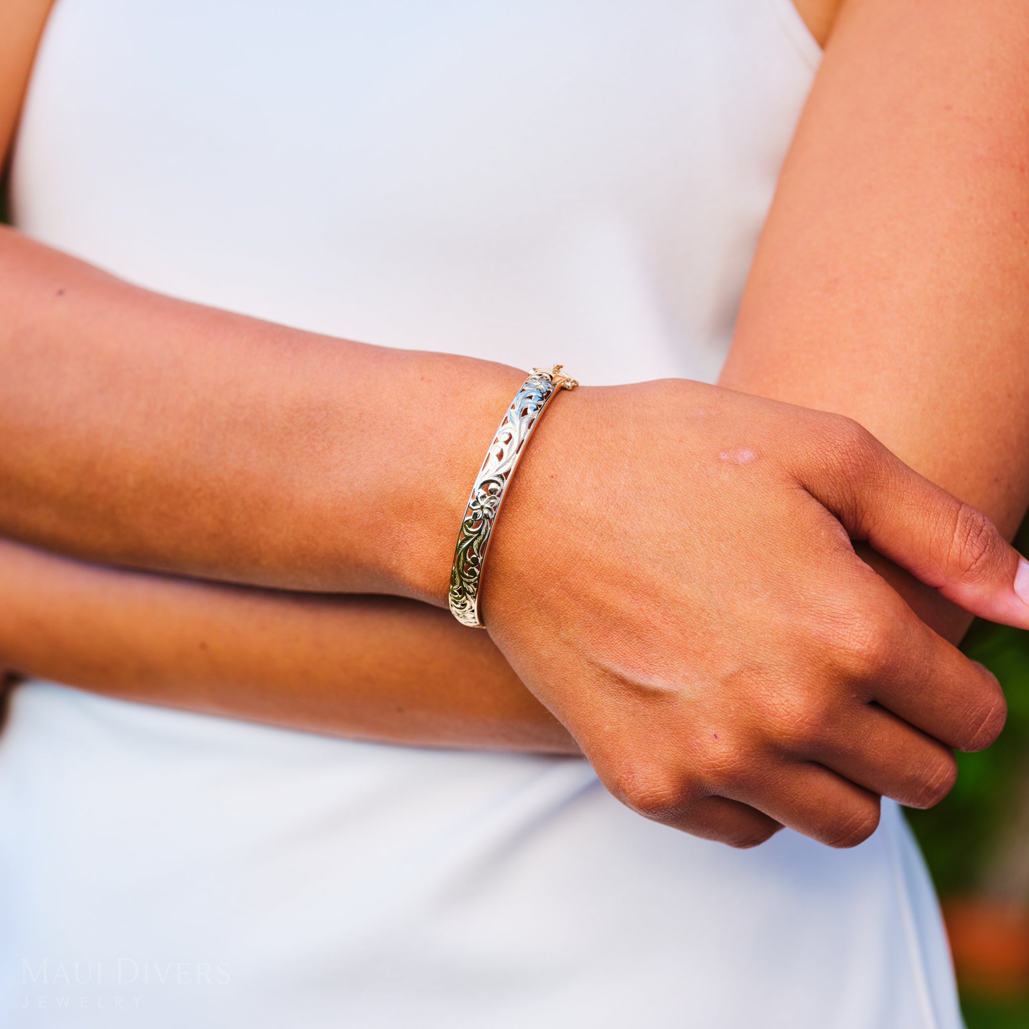 Hawaiian Heirloom Plumeria Hinge Bracelet in Gold - 8mm