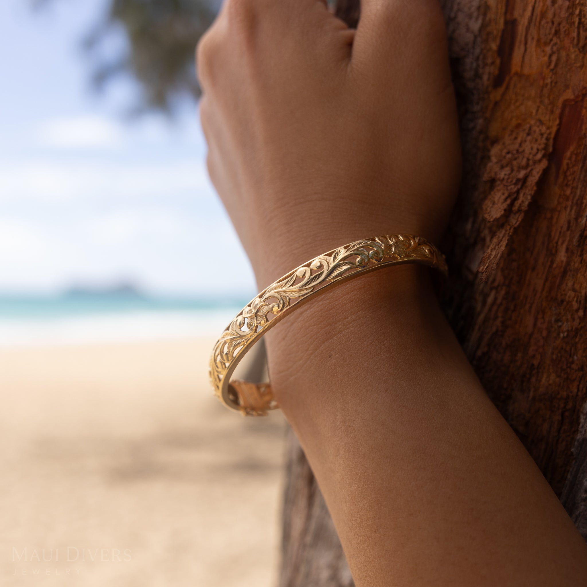 Hawaiian Heirloom Plumeria Hinge Bracelet in Gold - 8mm