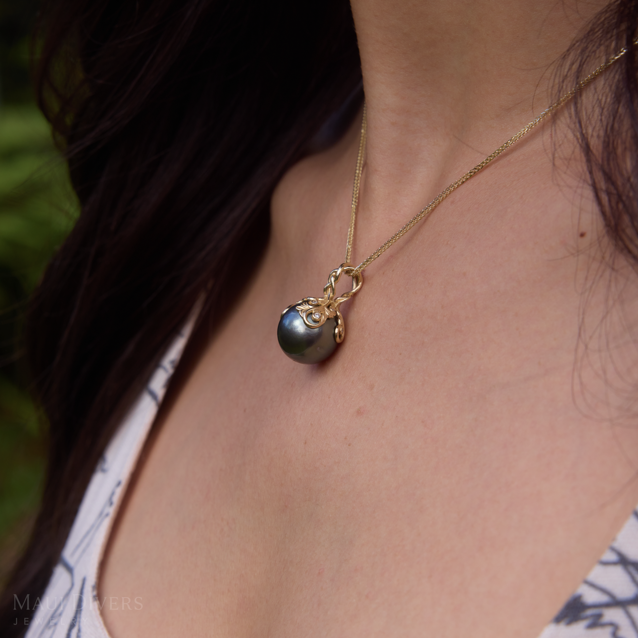 Living Heirloom Tahitian Black Pearl Pendant in Gold with Diamonds - 14-15mm