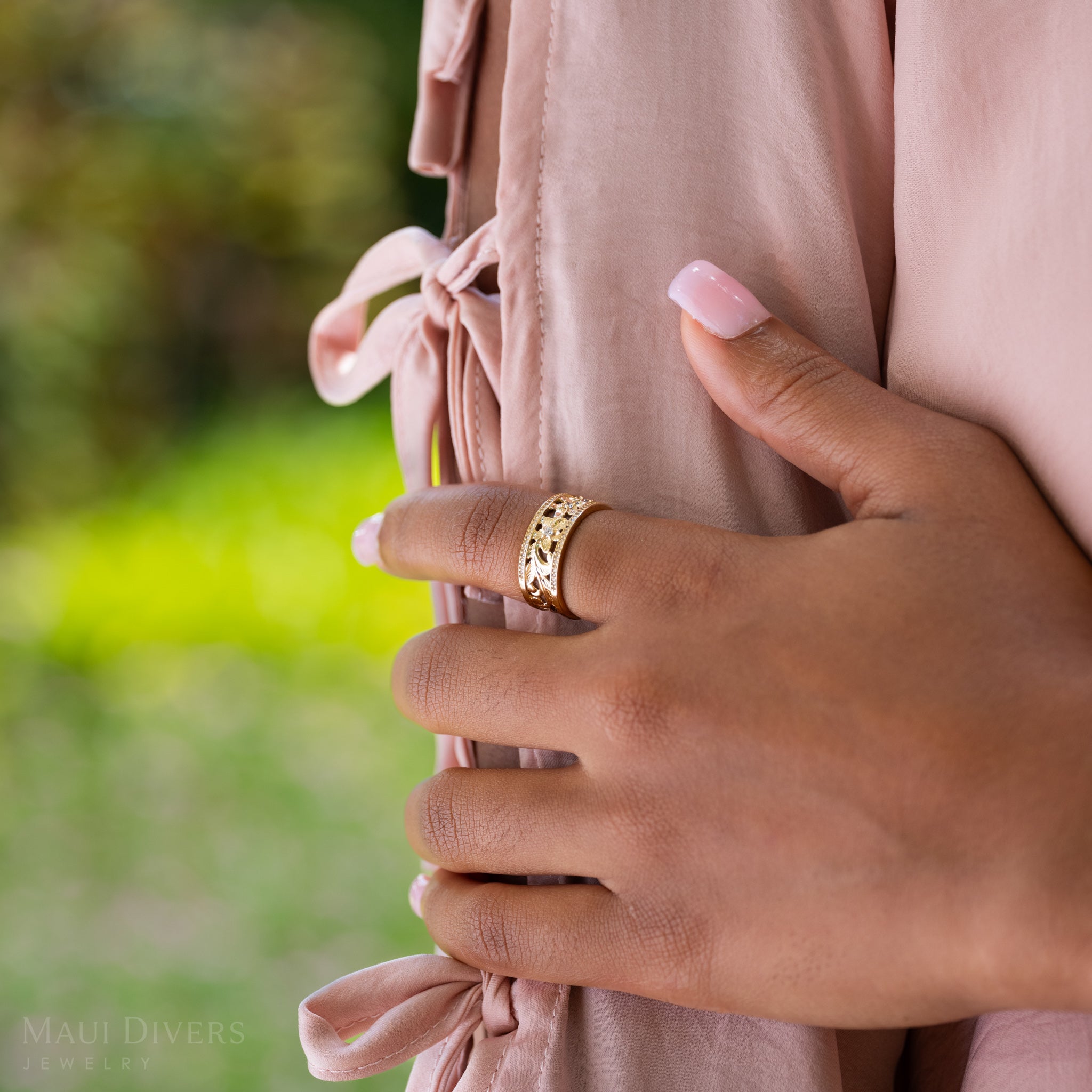 Hawaiian Heirloom Plumeria Ring in Gold with Diamonds - 8mm