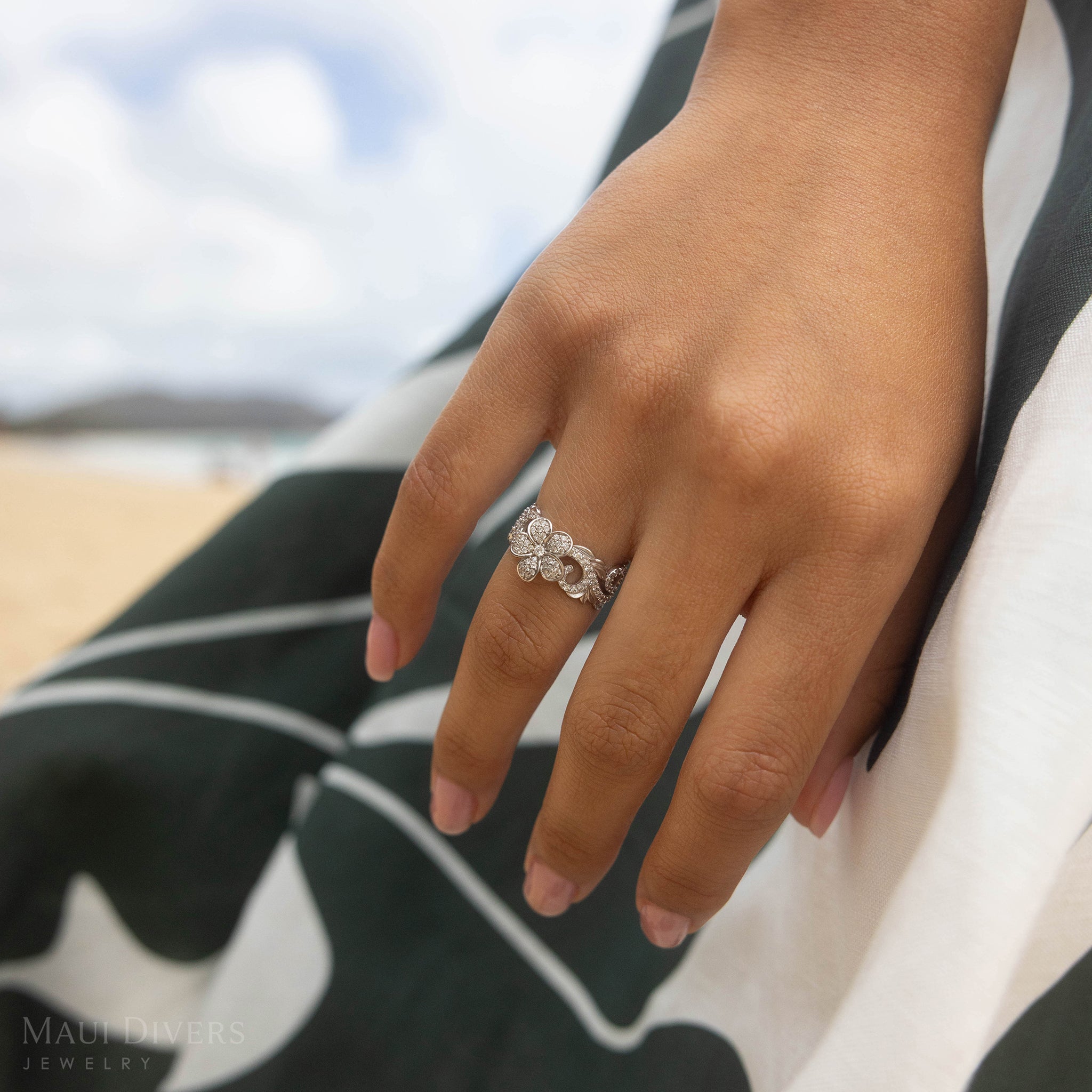 Hawaiian Heirloom Plumeria Ring in White Gold with Diamonds - 10mm