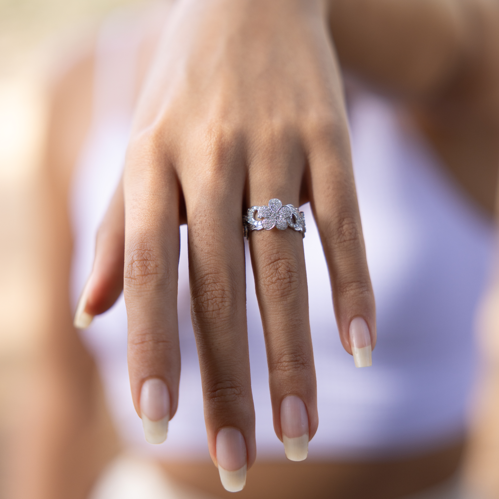 Hawaiian Heirloom Plumeria Ring in White Gold with Diamonds - 10mm